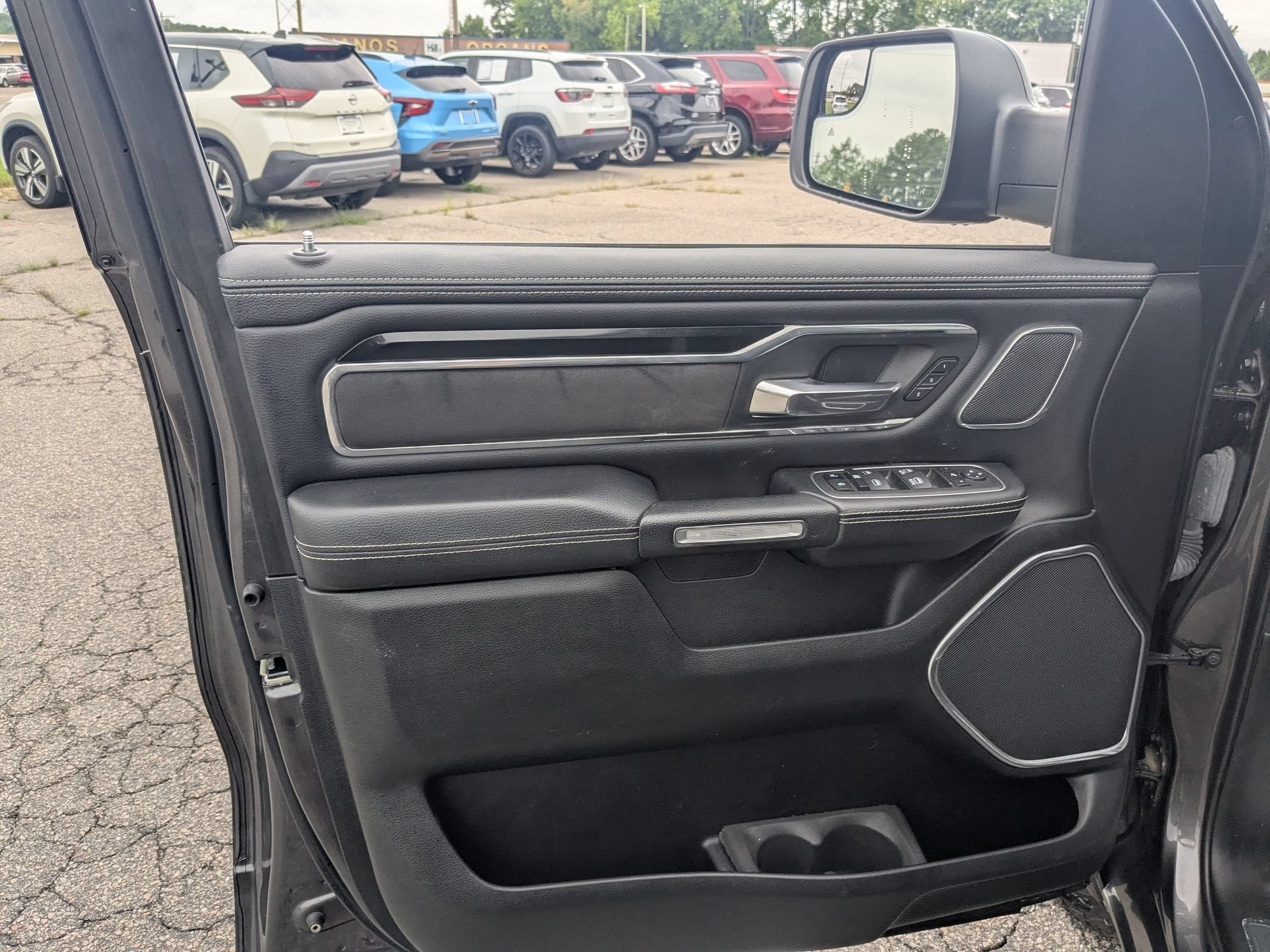 2022 RAM 1500 Laramie Crew Cab 4x4 5'7' Box