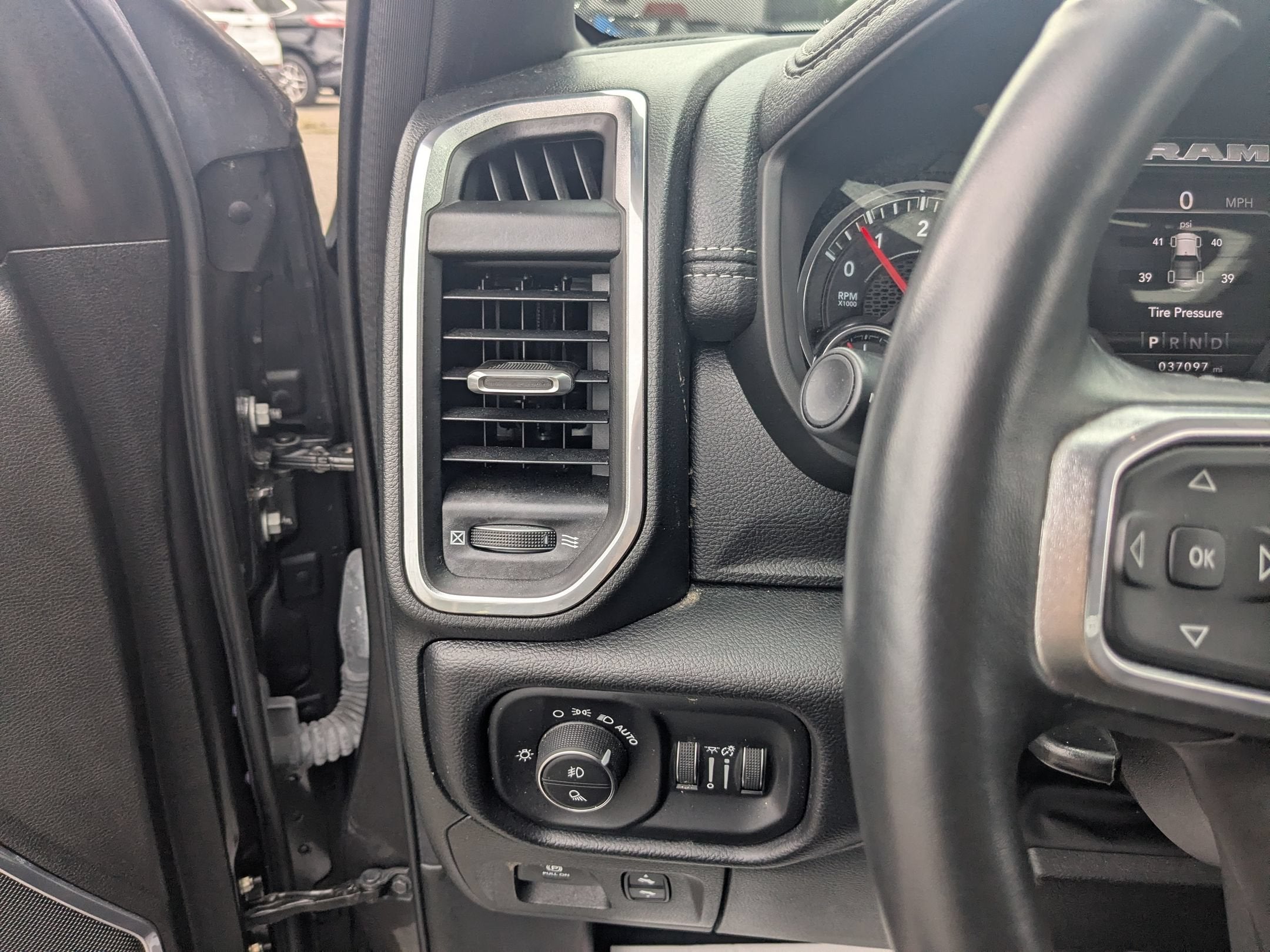 2022 RAM 1500 Laramie Crew Cab 4x4 5'7' Box