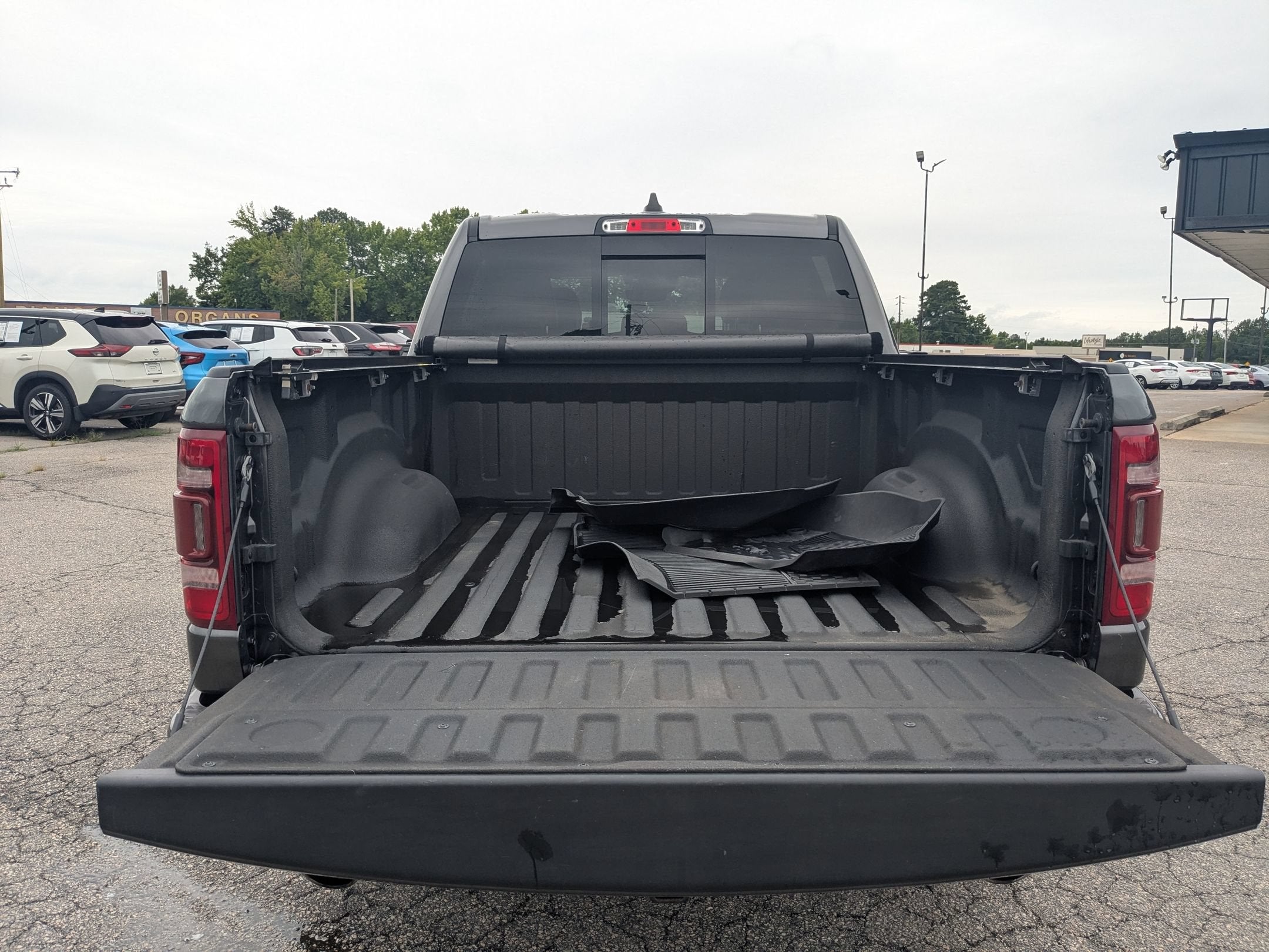 2022 RAM 1500 Laramie Crew Cab 4x4 5'7' Box