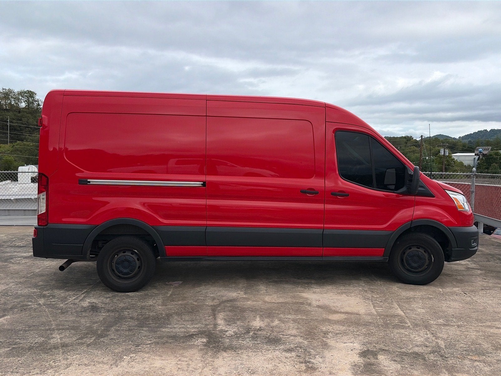 2022 Ford Transit Cargo Van T-250 130" Med Rf 9070 GVWR RWD