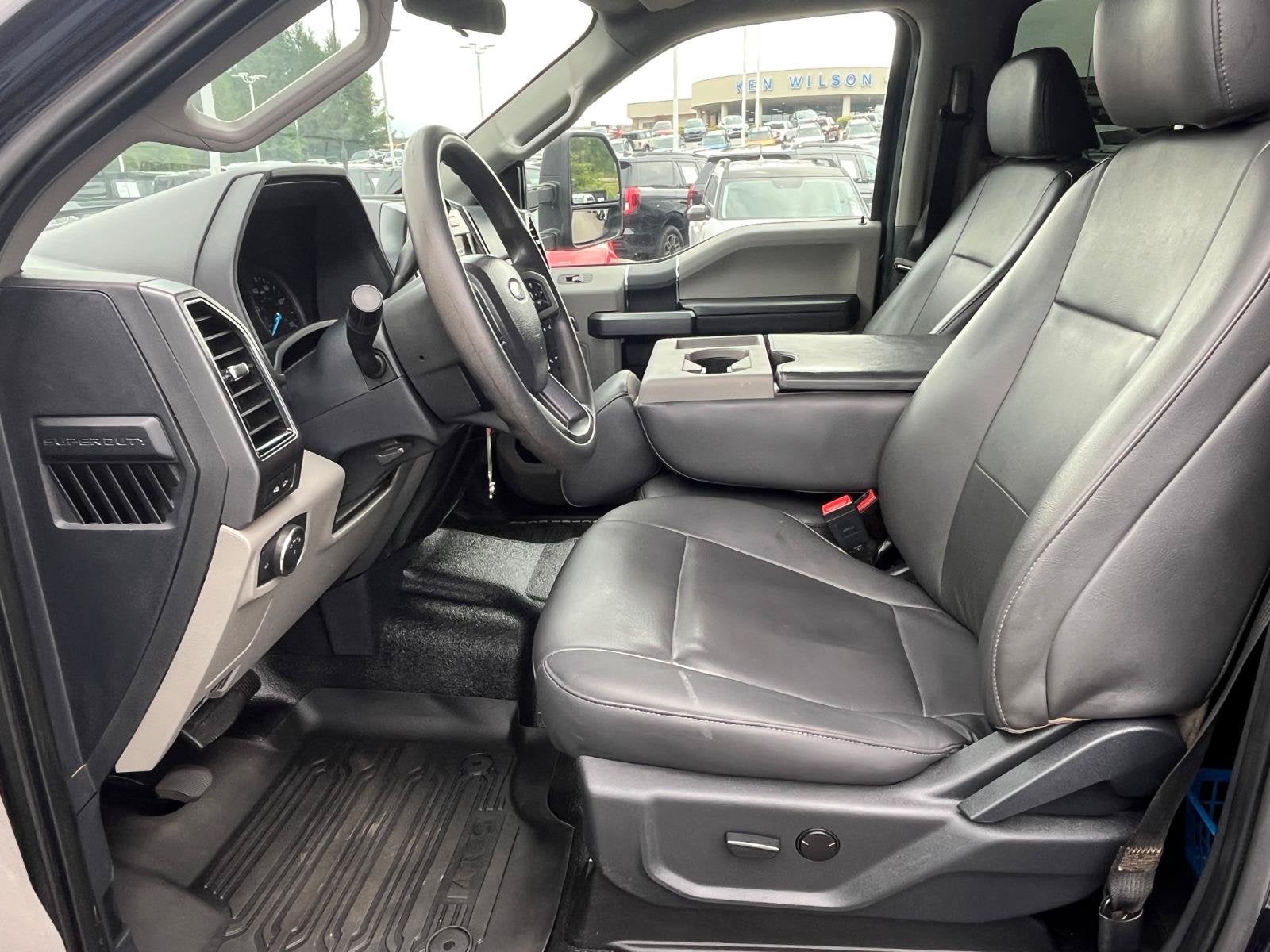 2022 Ford Super Duty F-550 DRW XLT