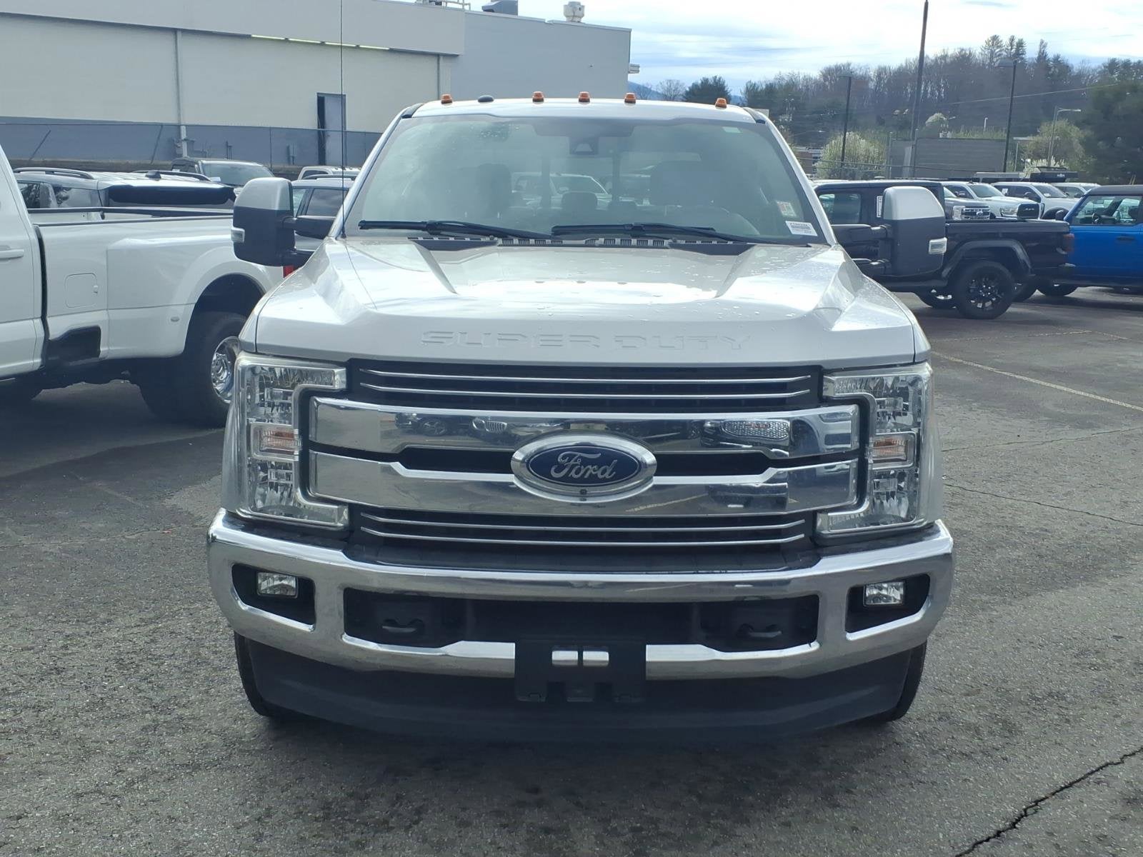 2017 Ford Super Duty F-350 DRW Lariat