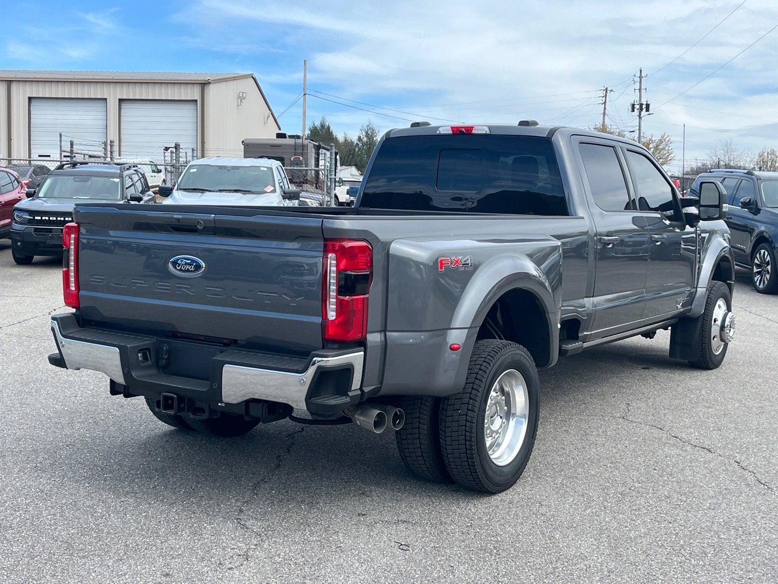 2023 Ford Super Duty F-450 DRW LARIAT