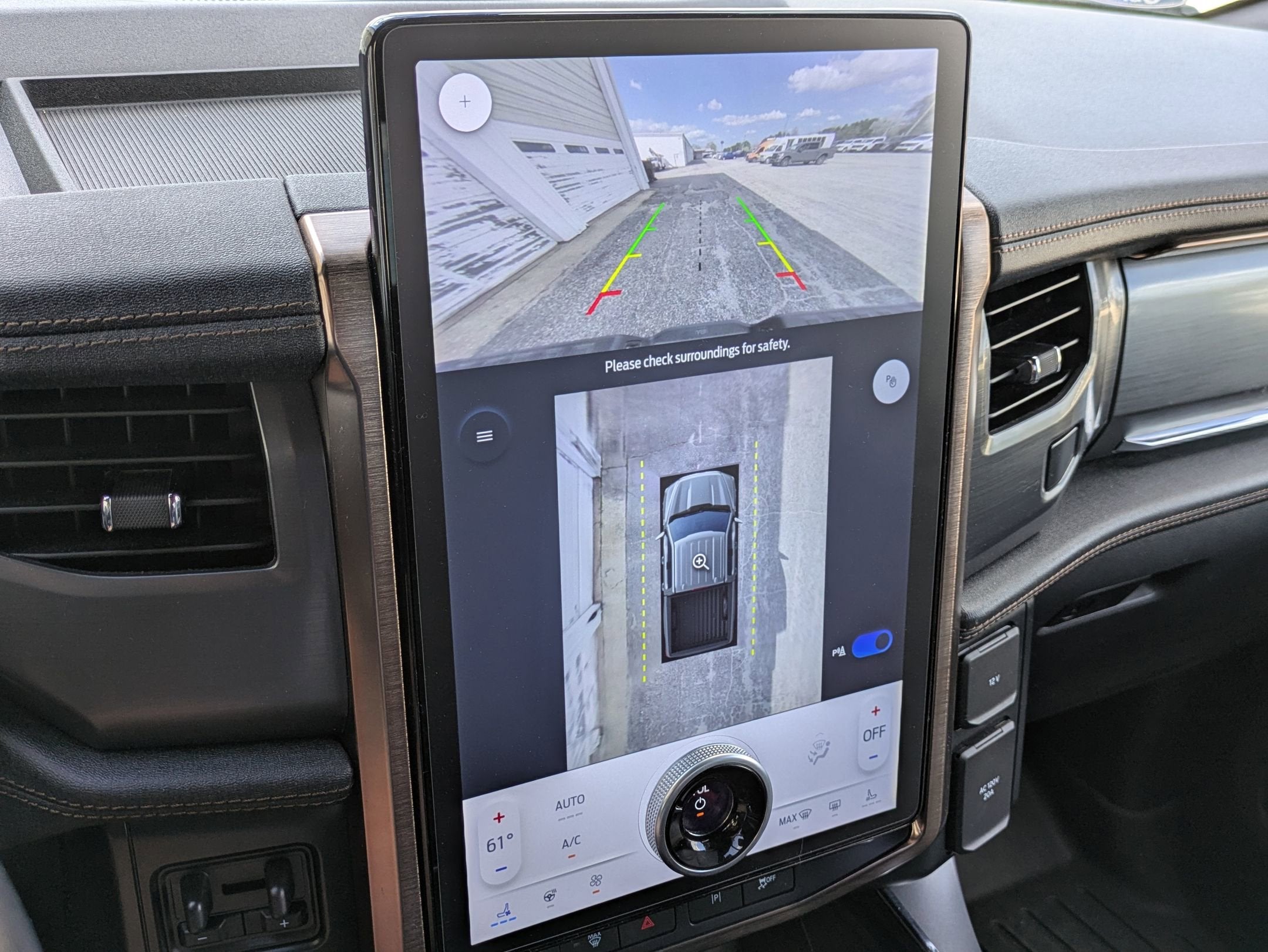 2022 Ford F-150 Lightning LARIAT