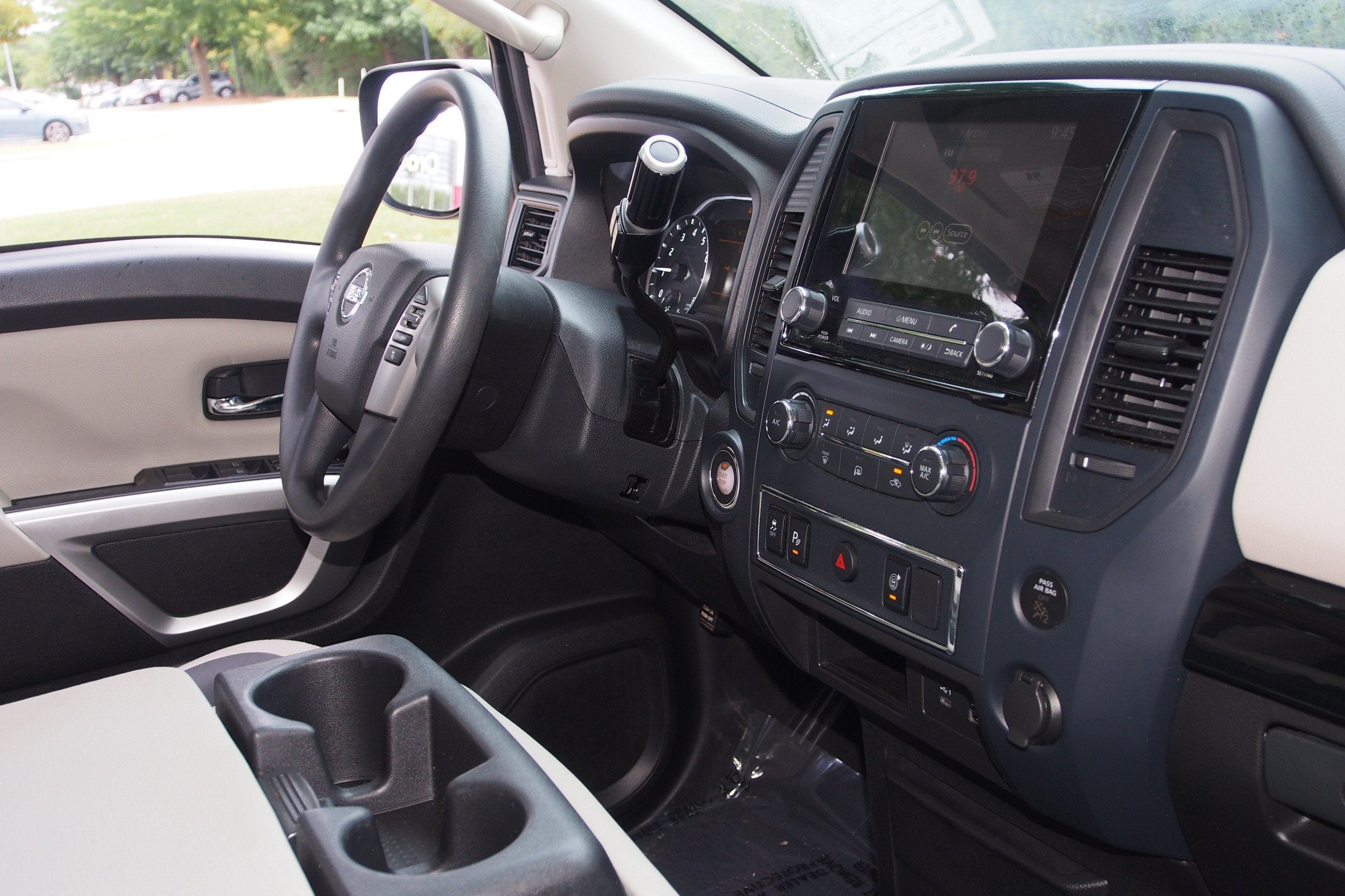 2022 Nissan Titan SV