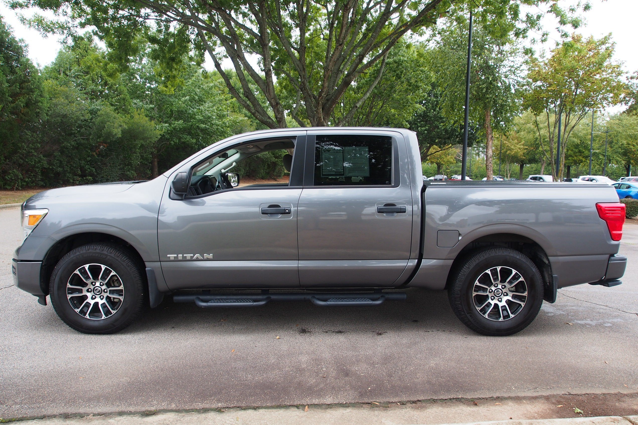2022 Nissan Titan SV