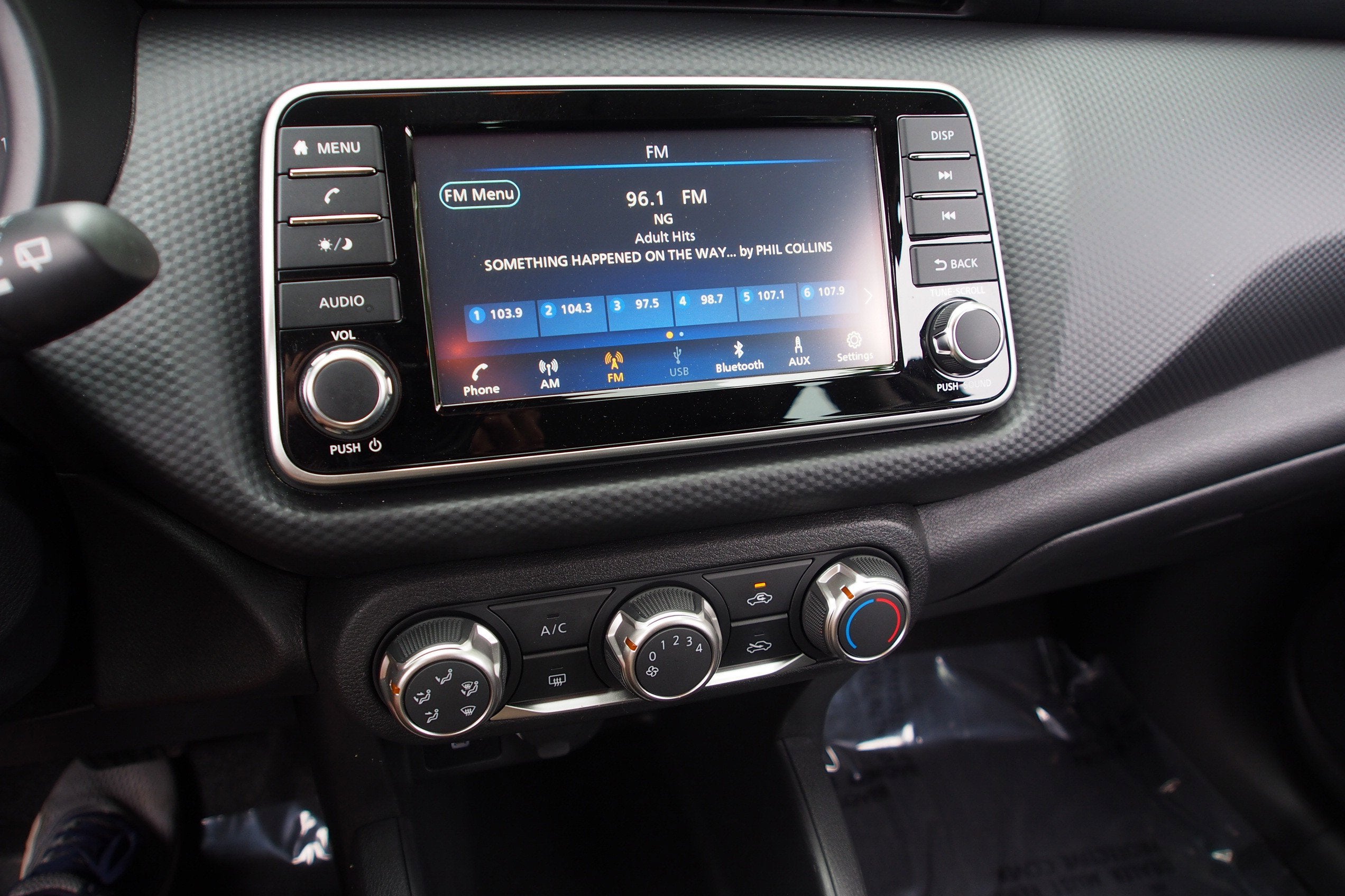 2023 Nissan Kicks S