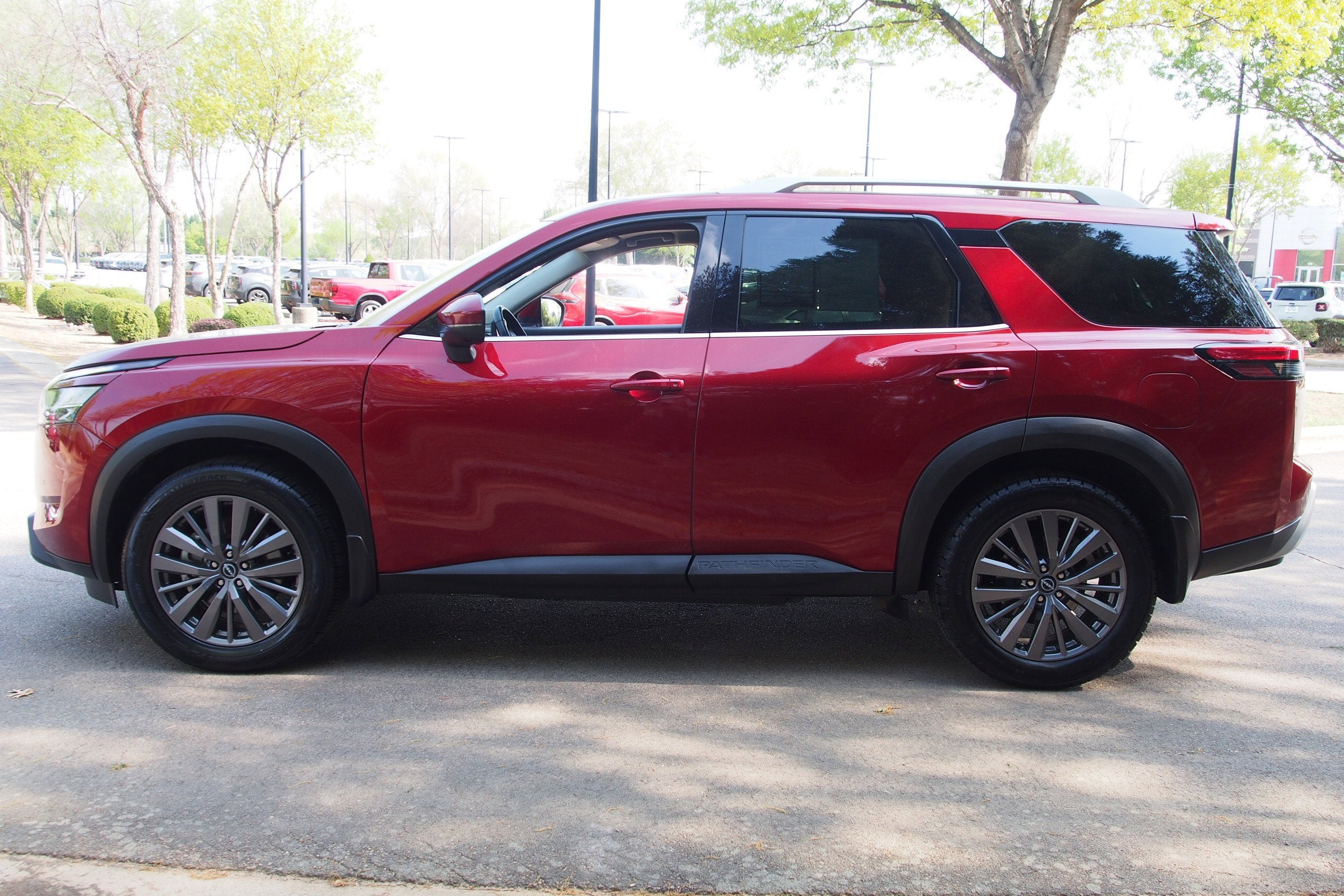 2024 Nissan Pathfinder SL