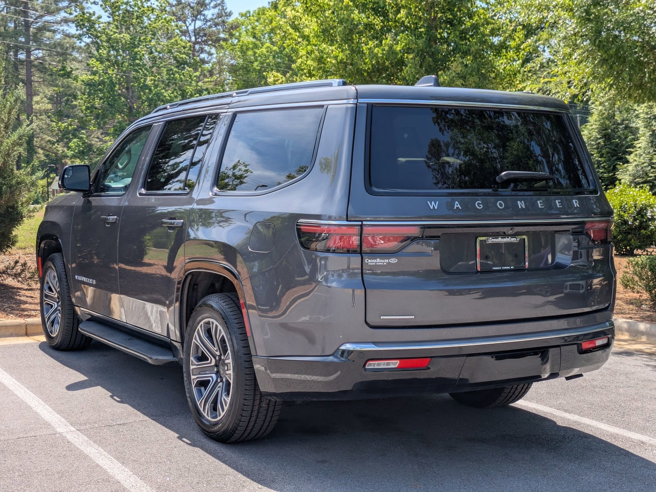 2023 Jeep Wagoneer Base