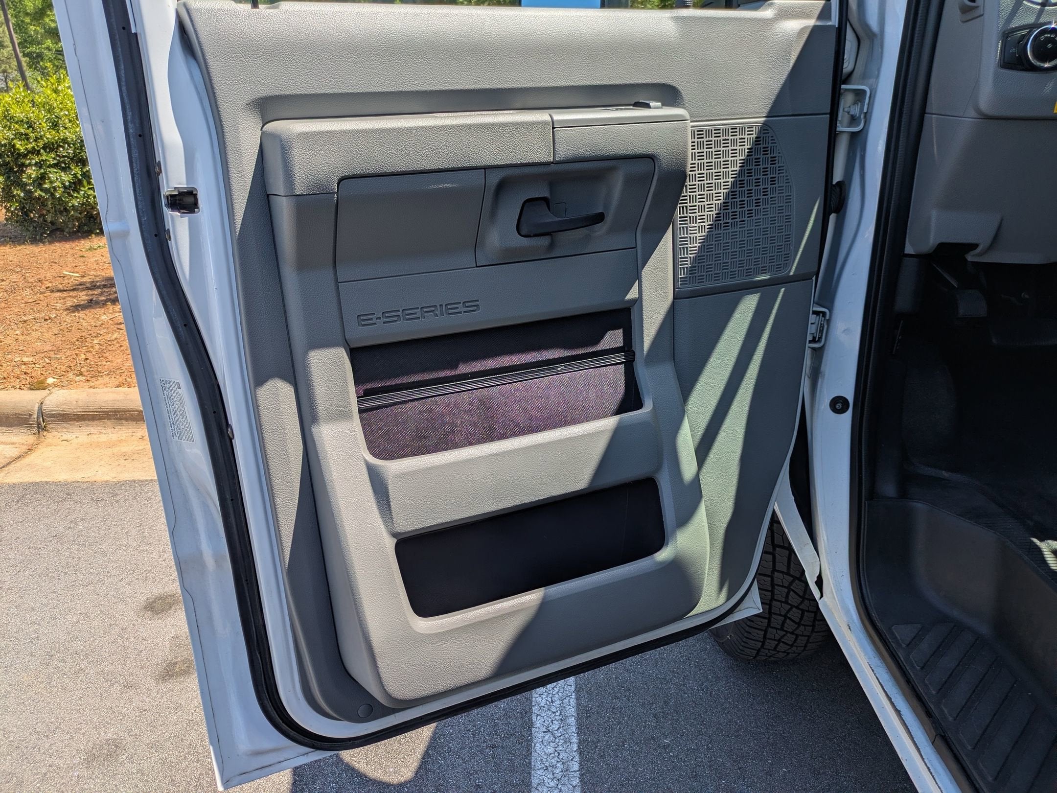 2024 Ford E-Series Cutaway Base