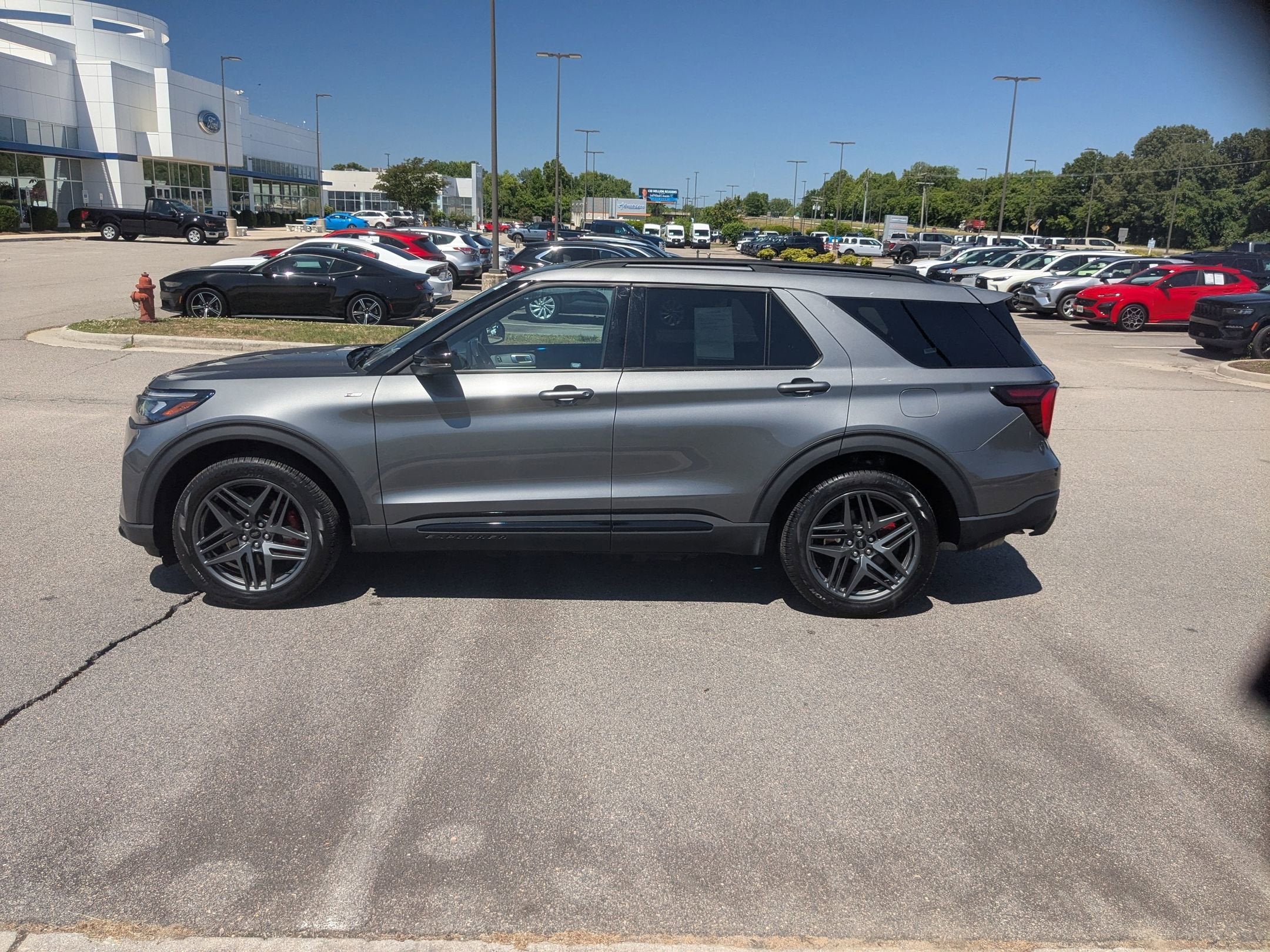 2025 Ford Explorer ST-Line