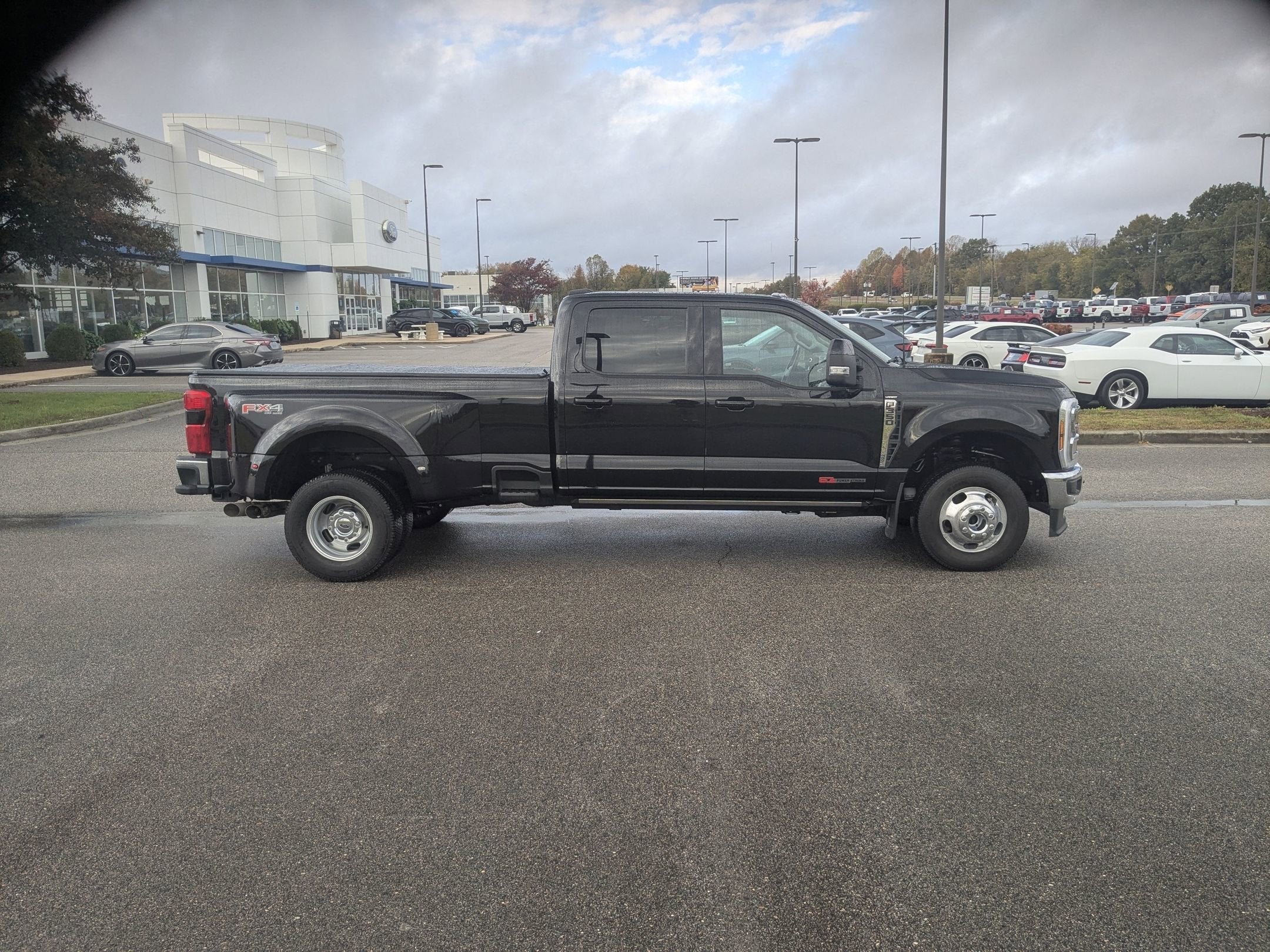 2024 Ford Super Duty F-350 DRW LARIAT