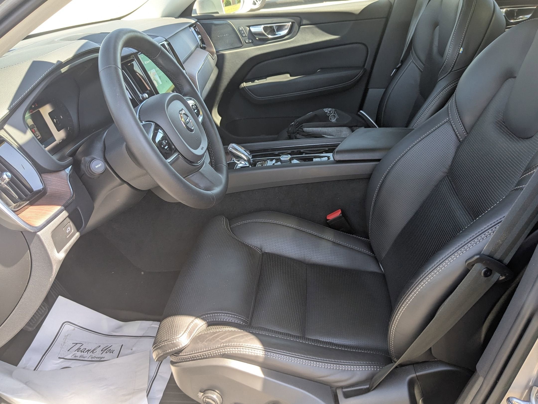 2023 Volvo XC60 Ultimate Bright Theme