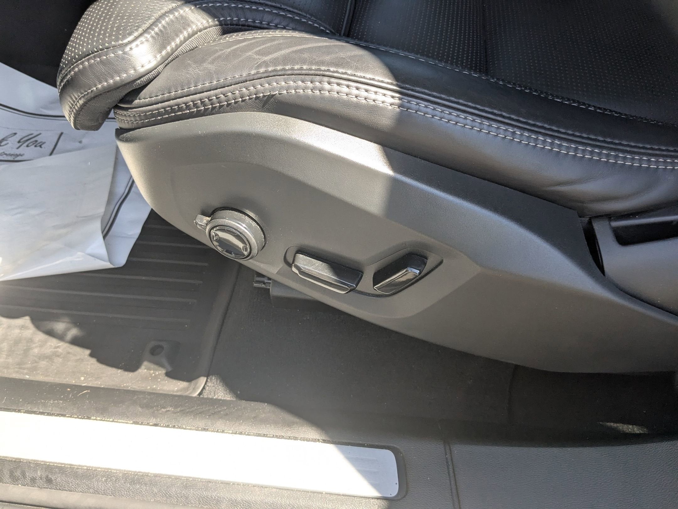 2023 Volvo XC60 Ultimate Bright Theme