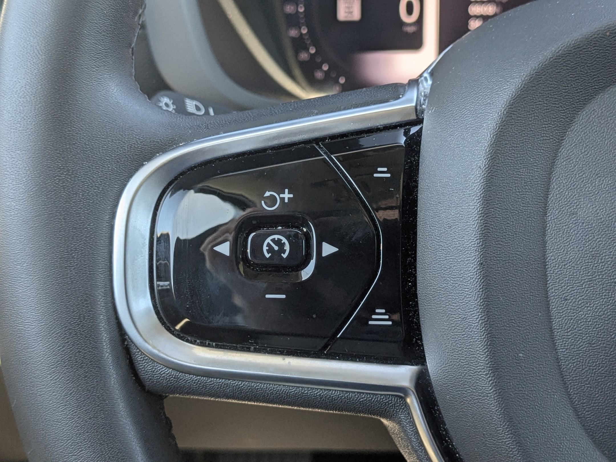 2023 Volvo XC60 Ultimate Bright Theme
