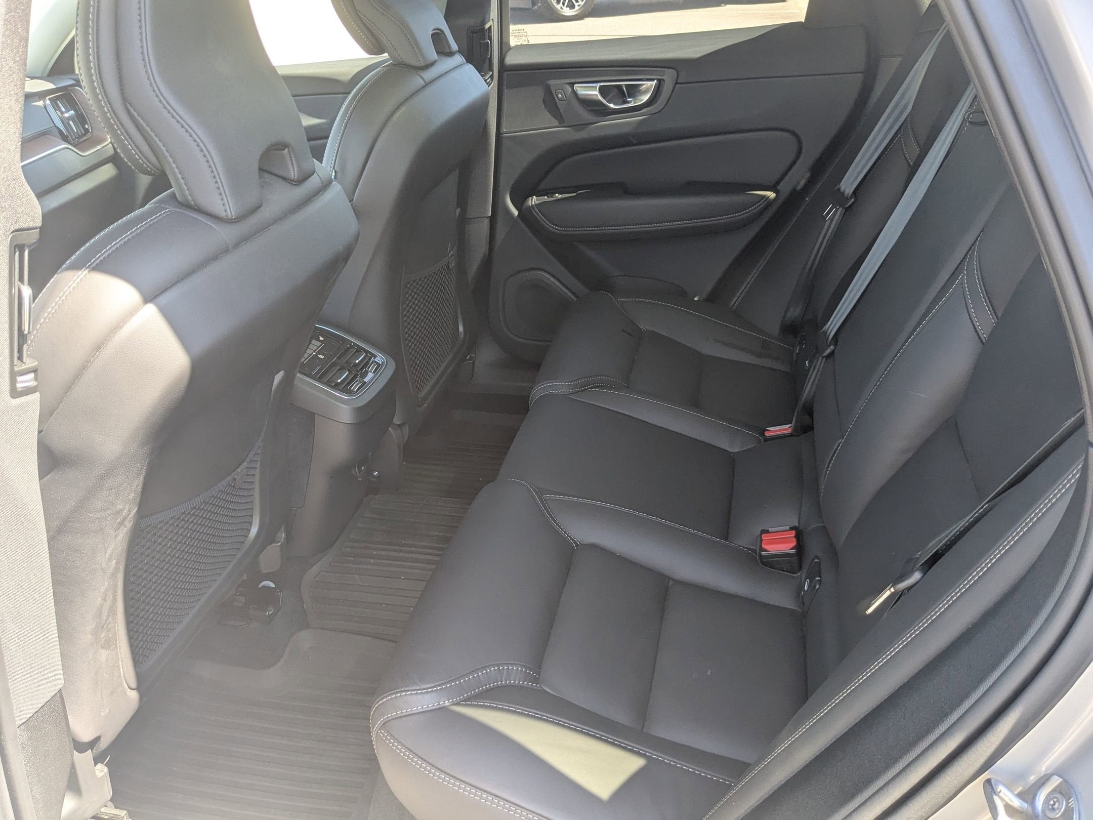 2023 Volvo XC60 Ultimate Bright Theme