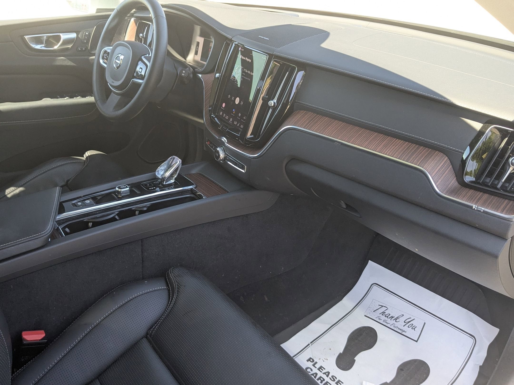 2023 Volvo XC60 Ultimate Bright Theme