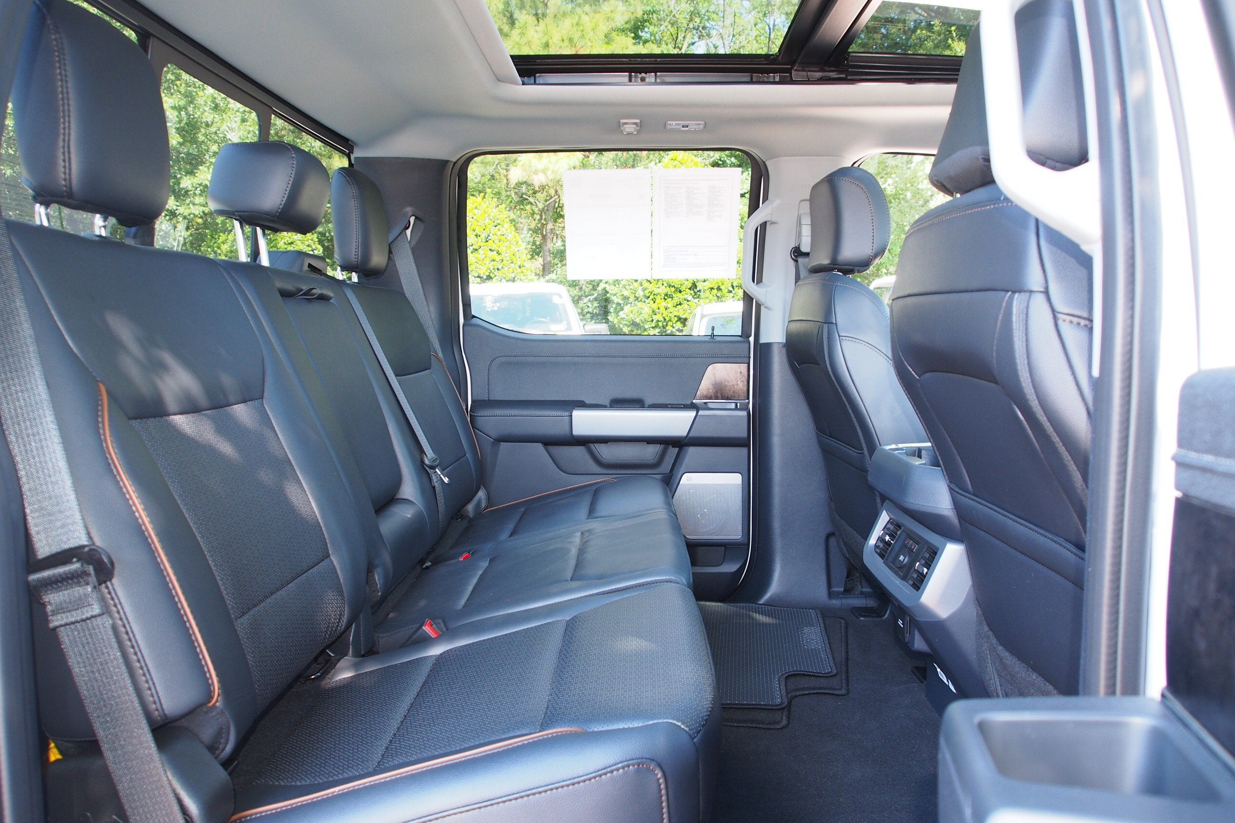 2025 Ford Super Duty F-350 DRW LARIAT