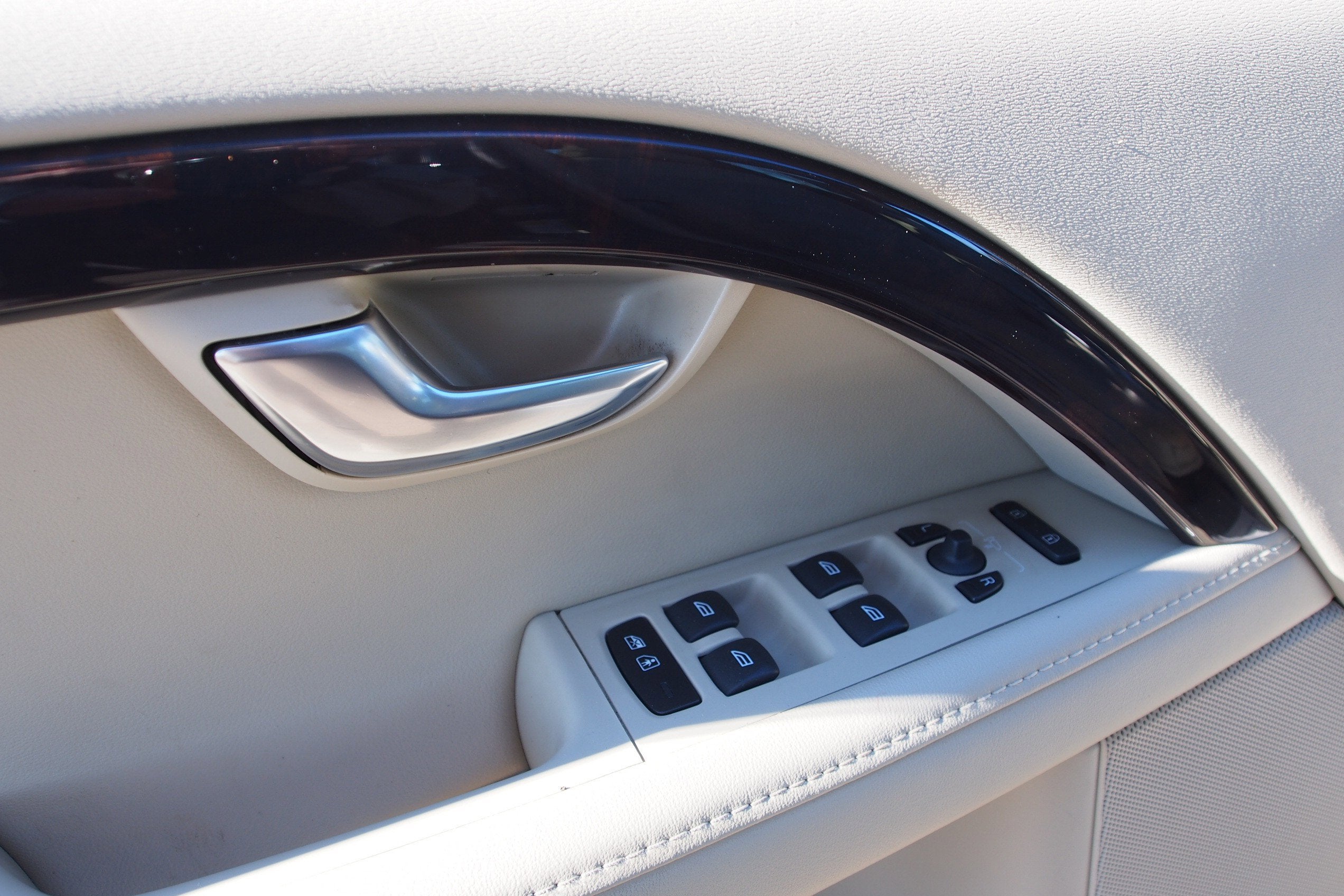 2015 Volvo XC70 3.2L Premier