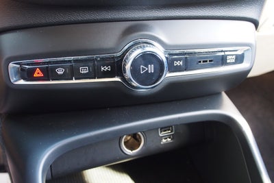 2020 Volvo XC40 Momentum