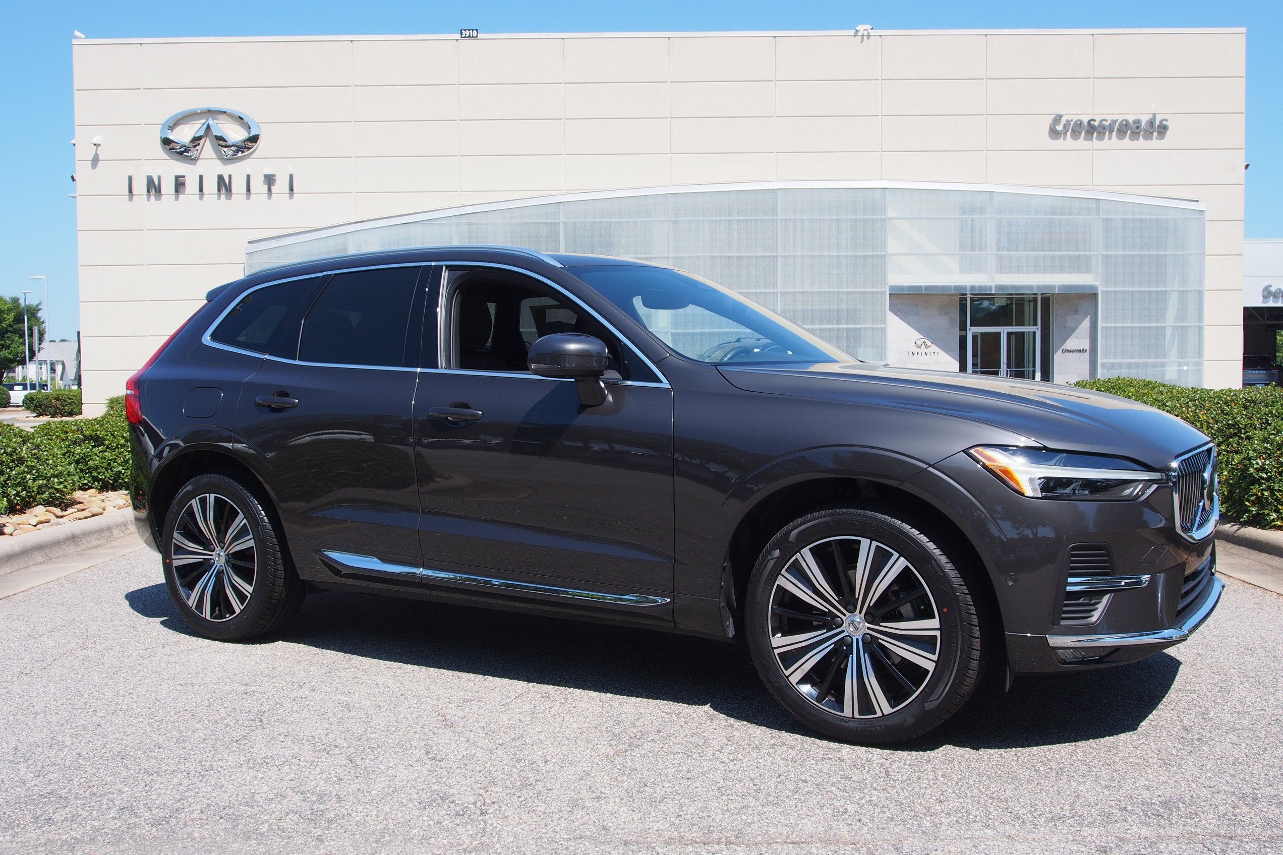 2023 Volvo XC60 Ultimate Bright Theme