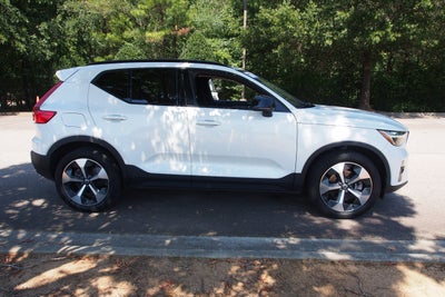 2023 Volvo XC40 Plus Dark Theme