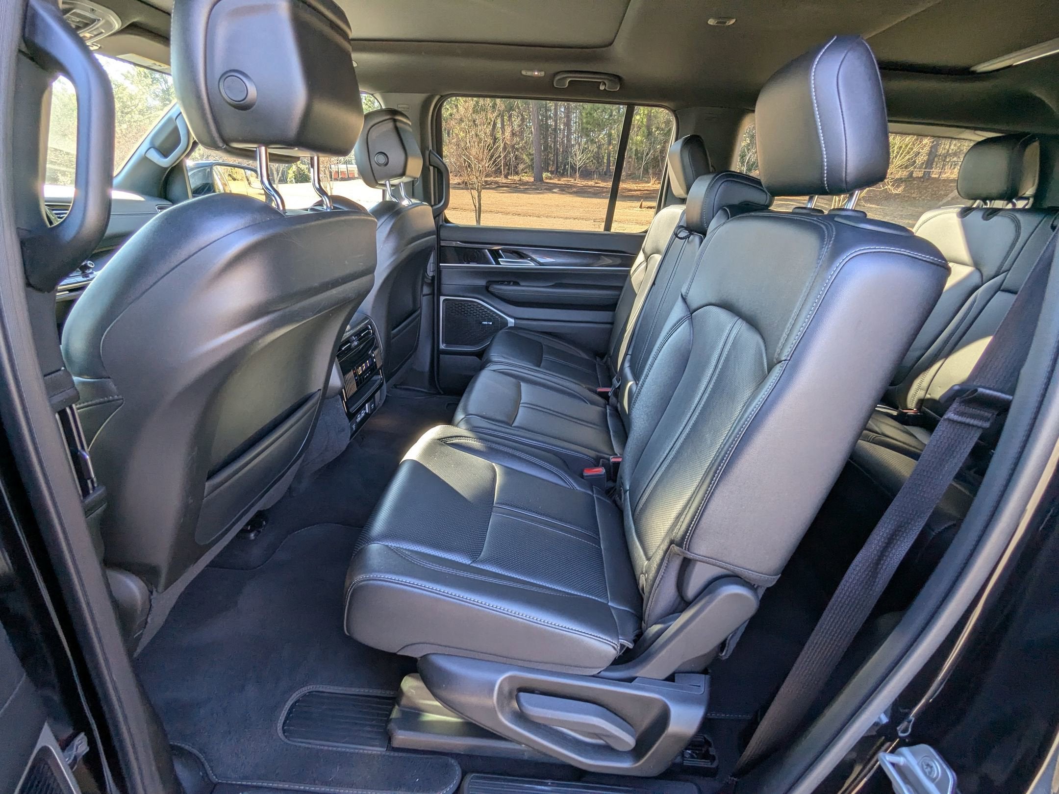 2024 Jeep Wagoneer Base