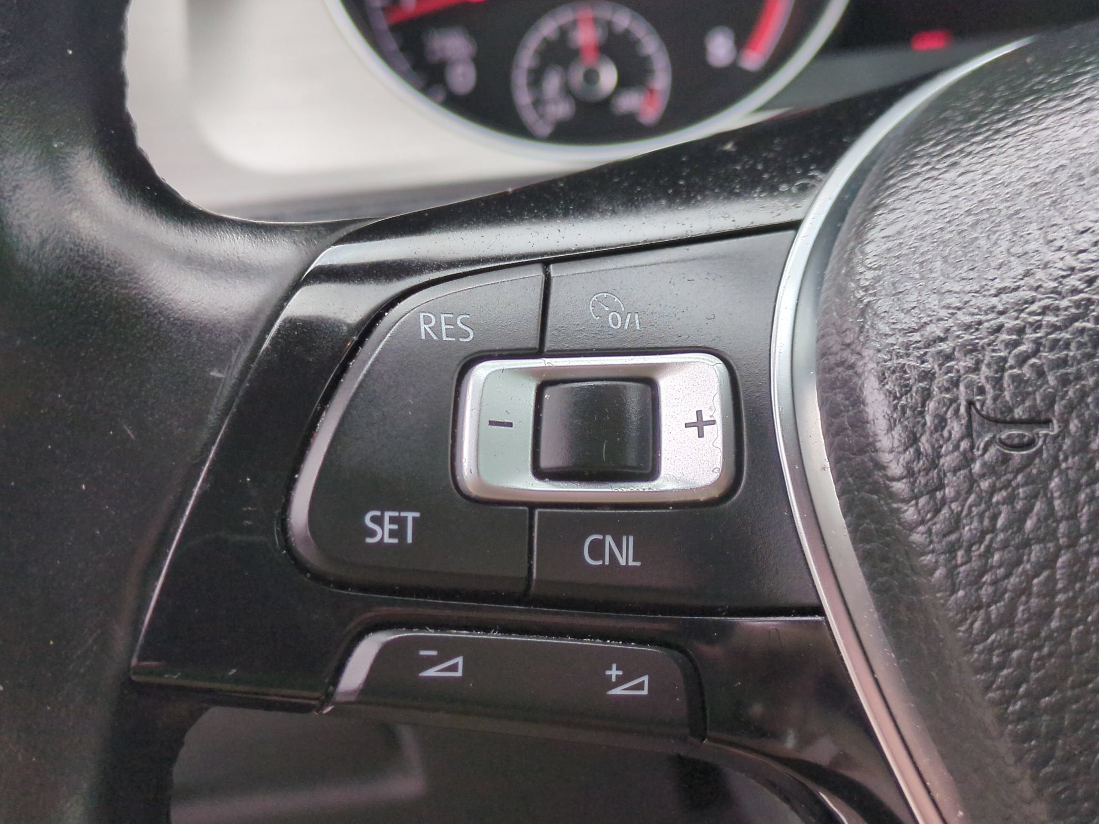2016 Volkswagen Golf TSI S