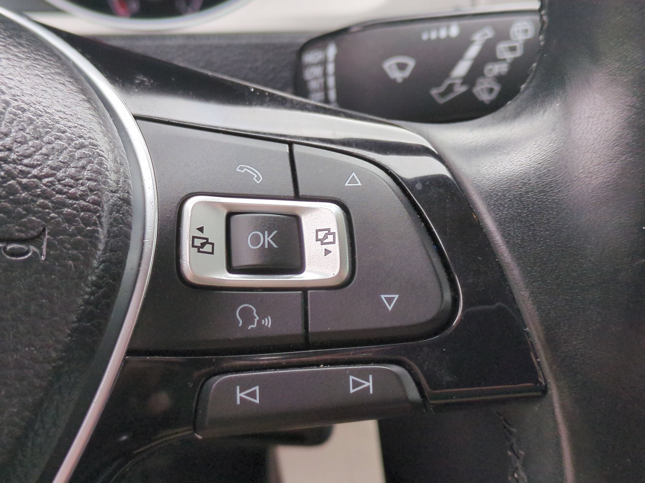 2016 Volkswagen Golf TSI S