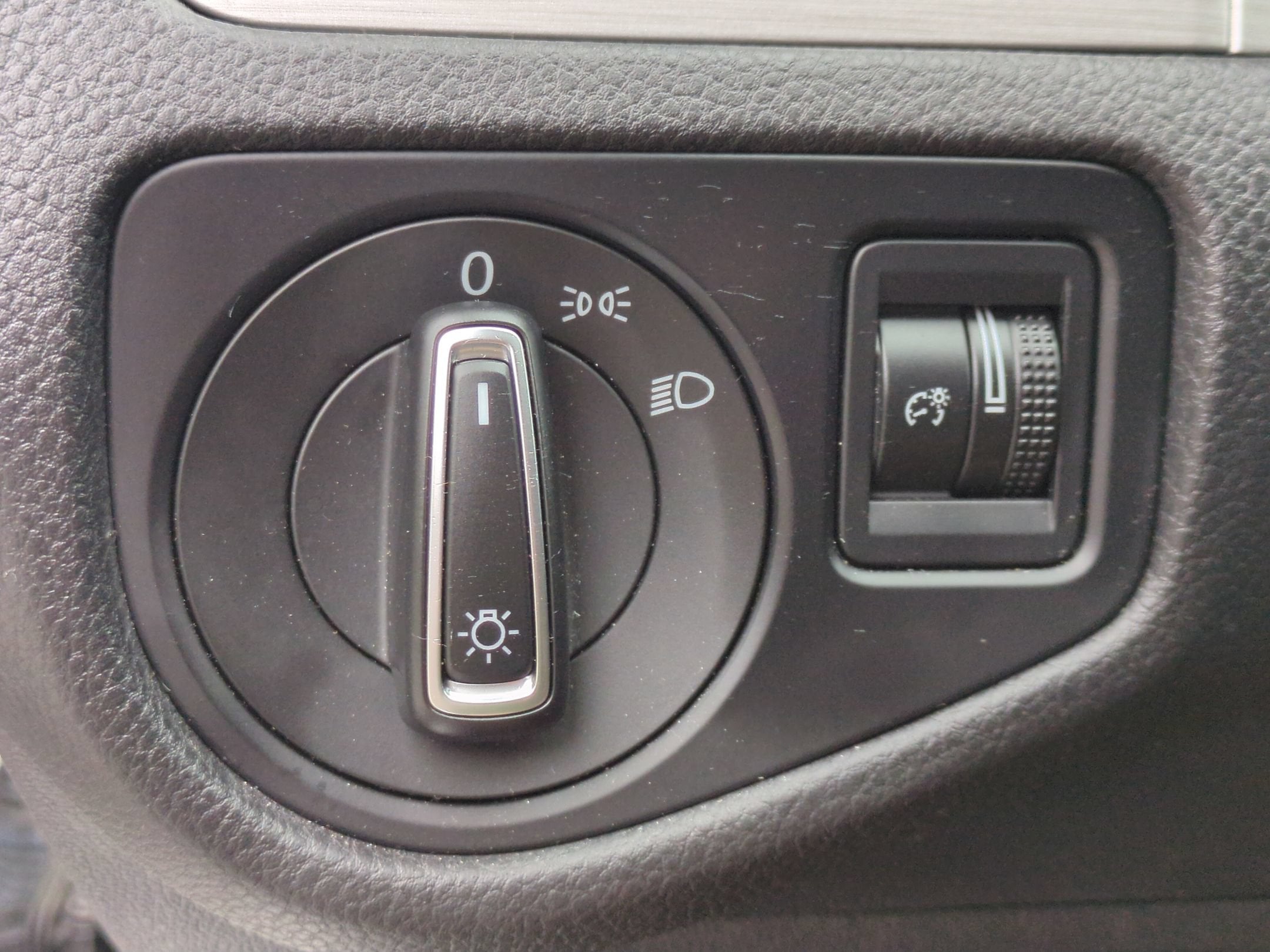 2016 Volkswagen Golf TSI S