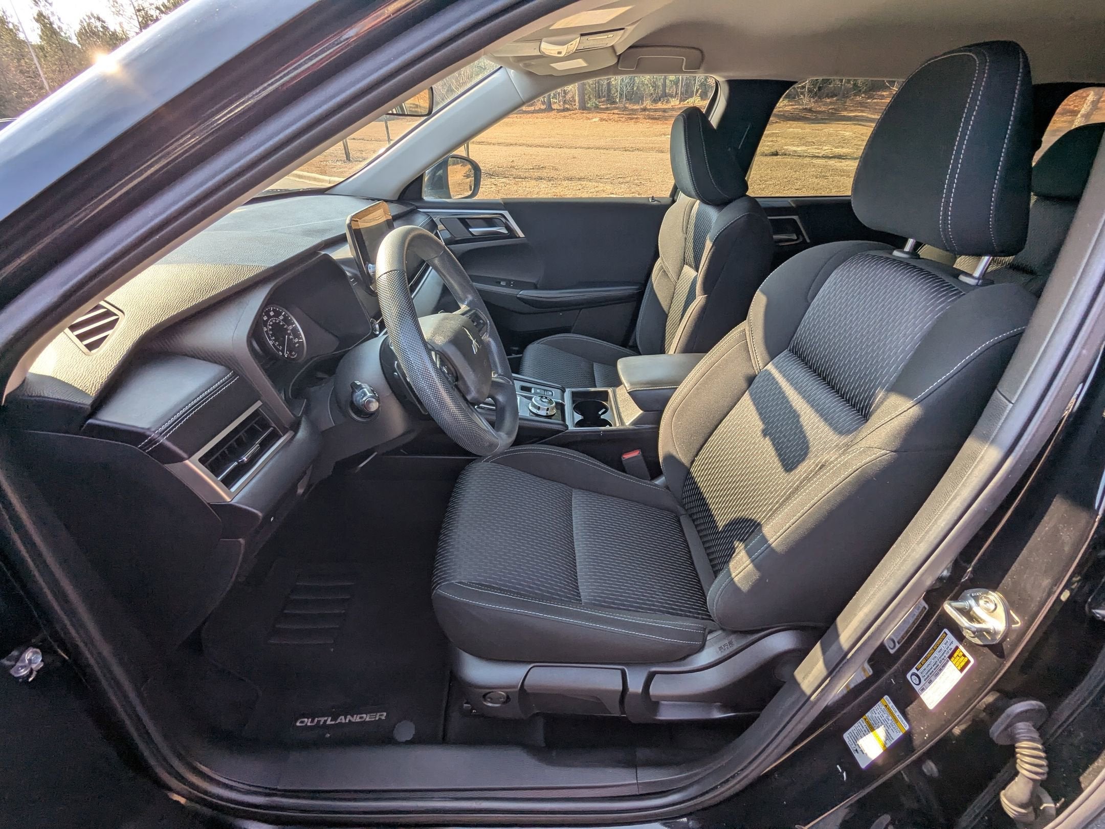 2022 Mitsubishi Outlander ES