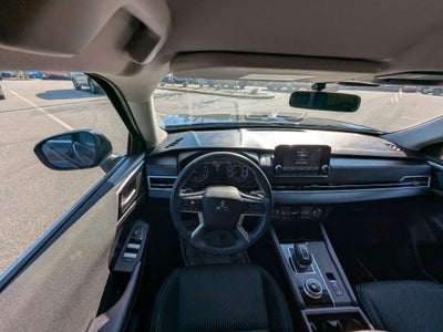 2022 Mitsubishi Outlander ES