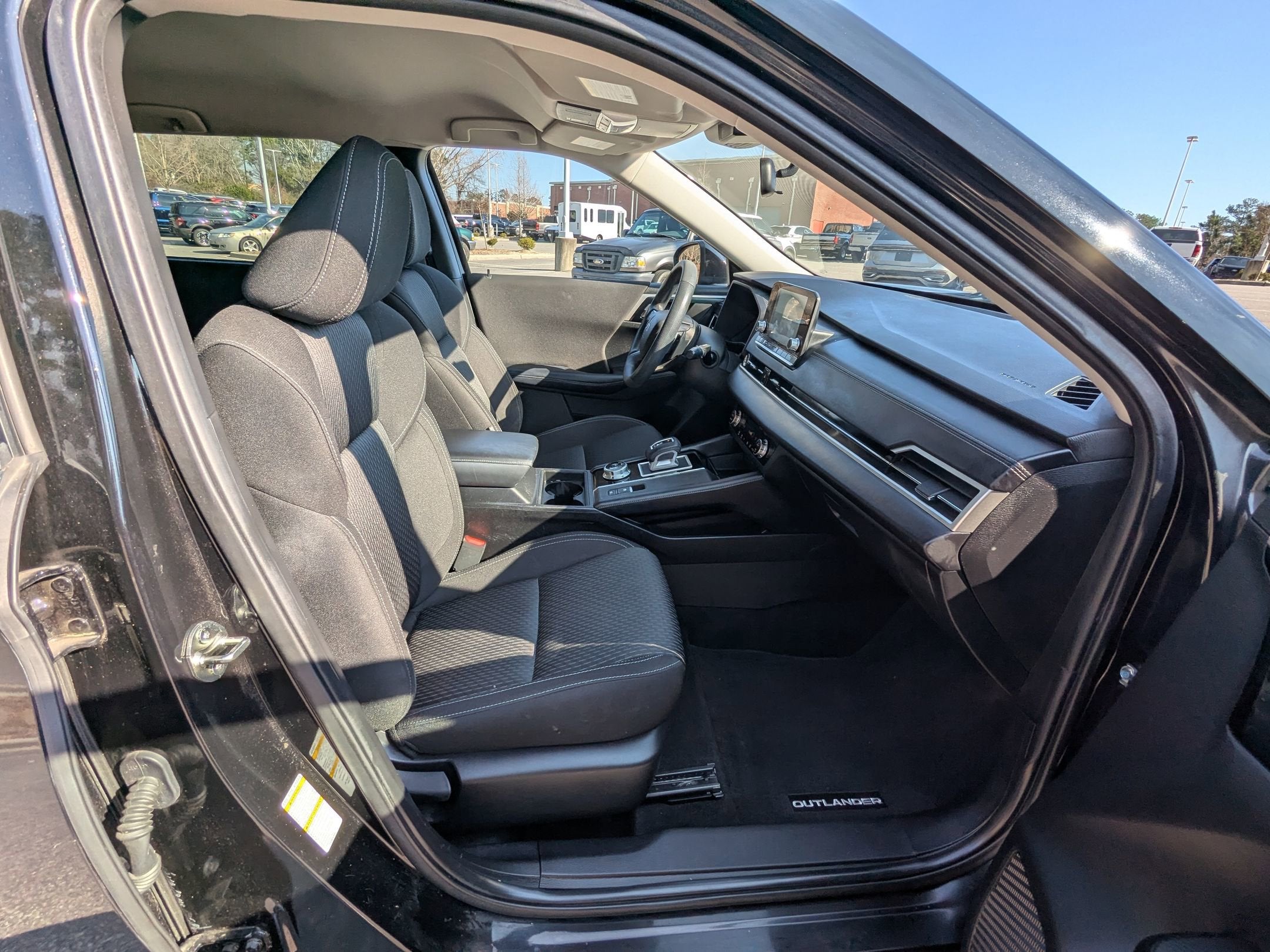 2022 Mitsubishi Outlander ES