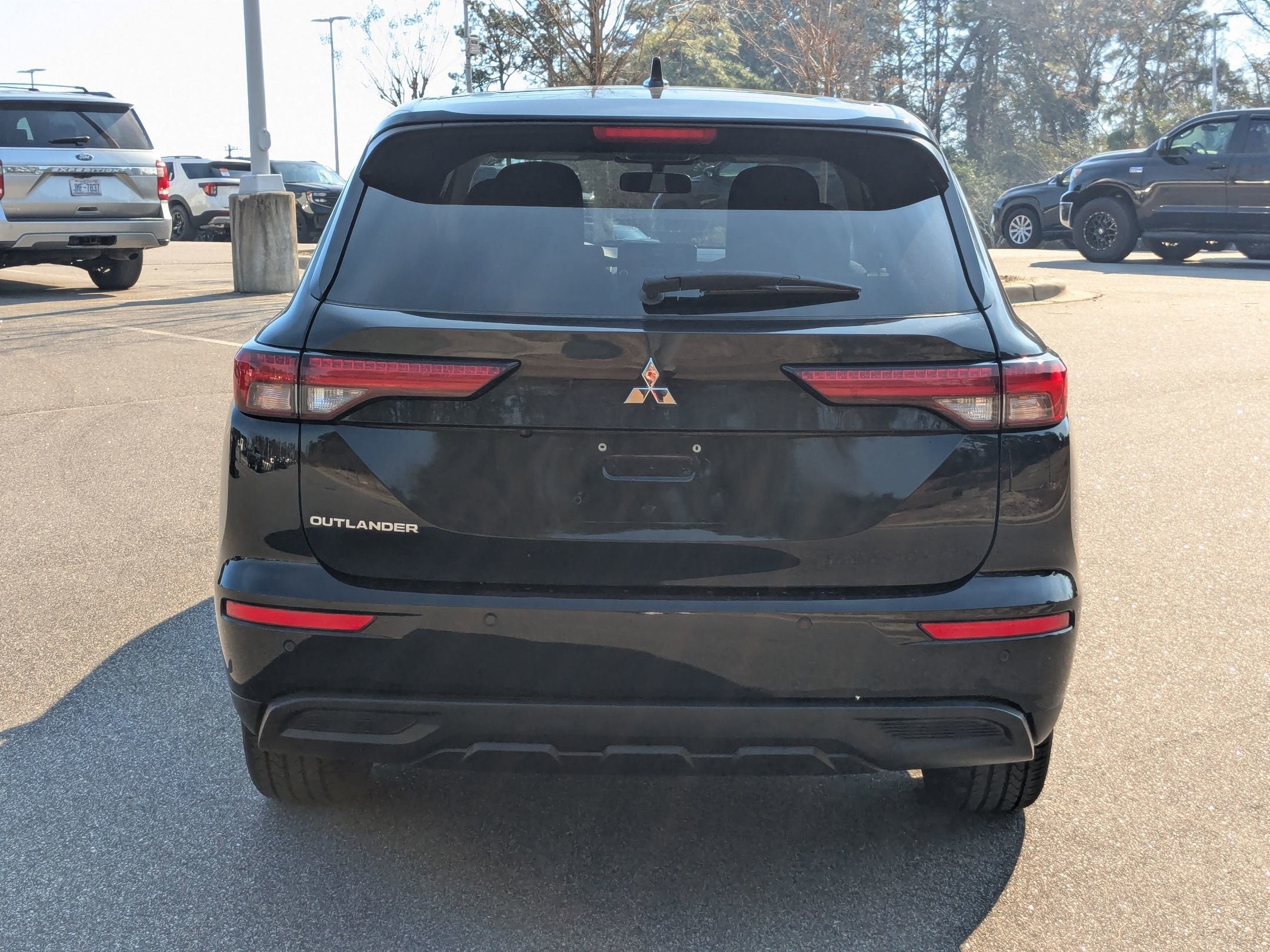 2022 Mitsubishi Outlander ES