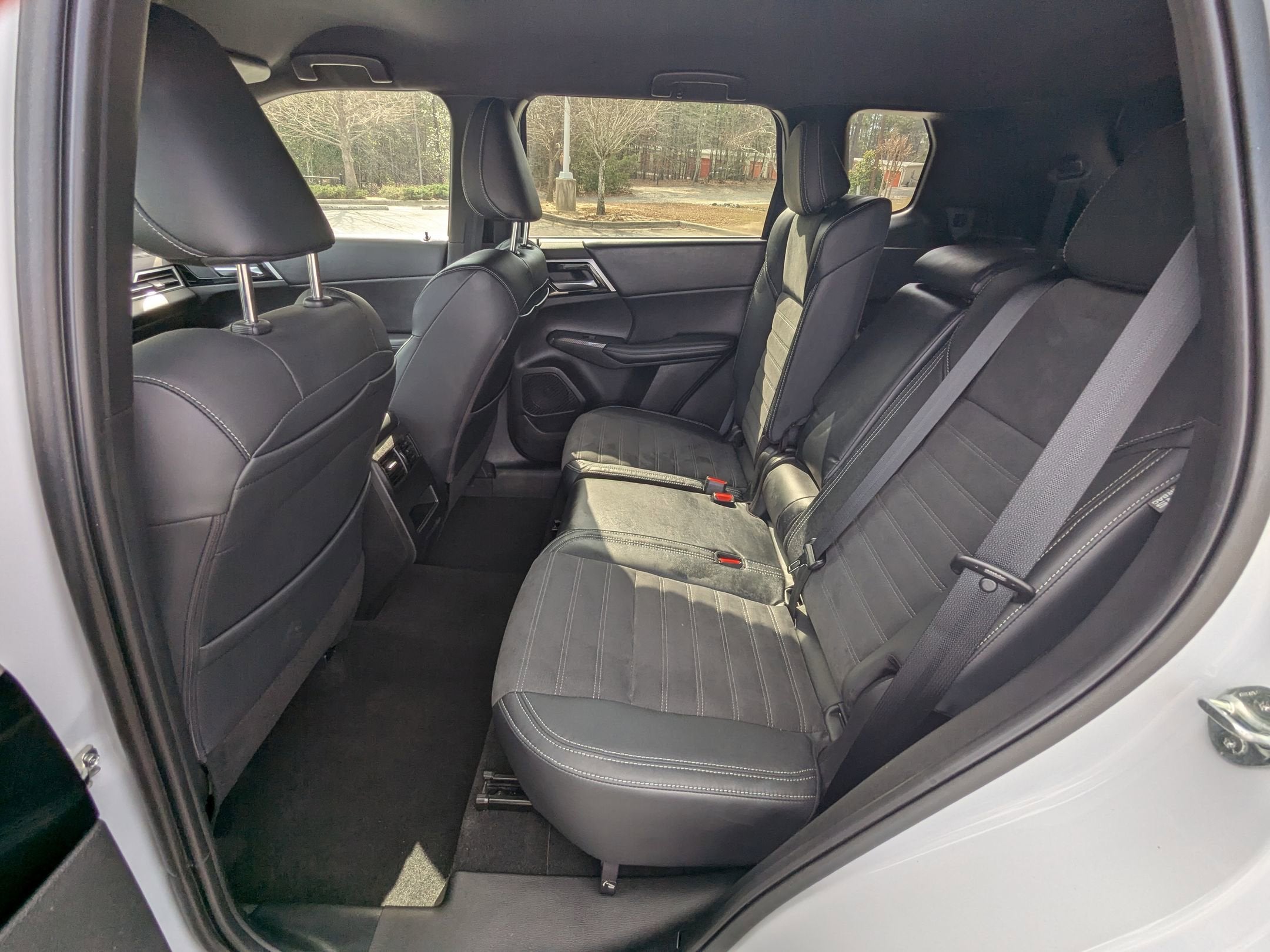 2023 Mitsubishi Outlander SE