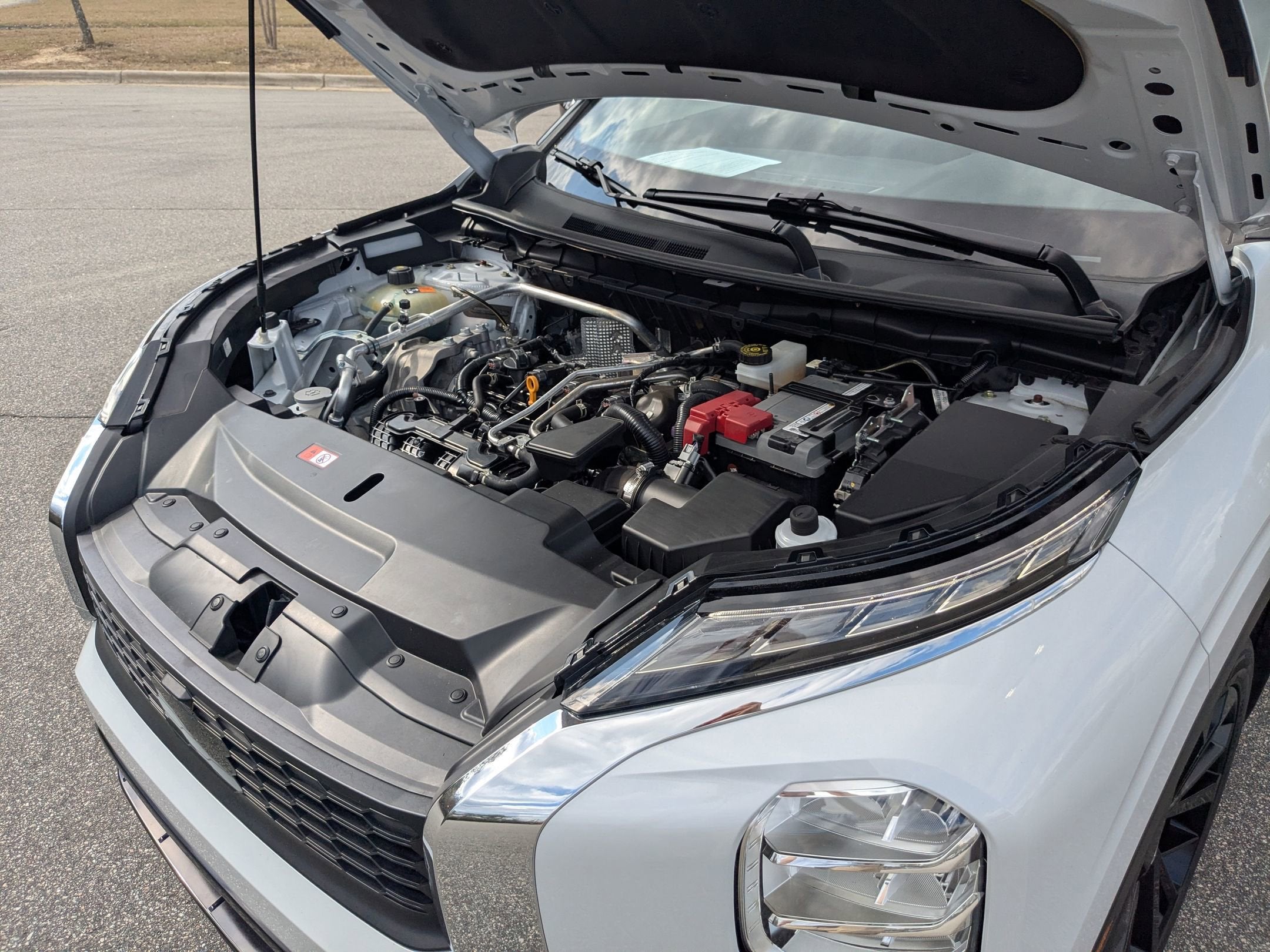 2023 Mitsubishi Outlander SE