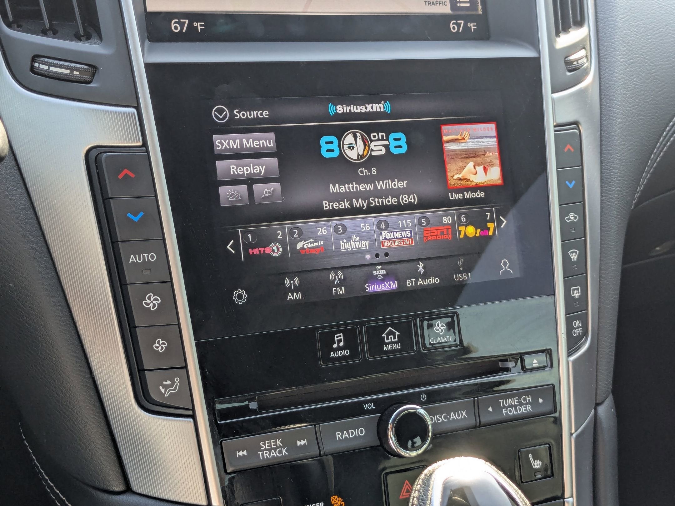 2022 INFINITI Q60 LUXE