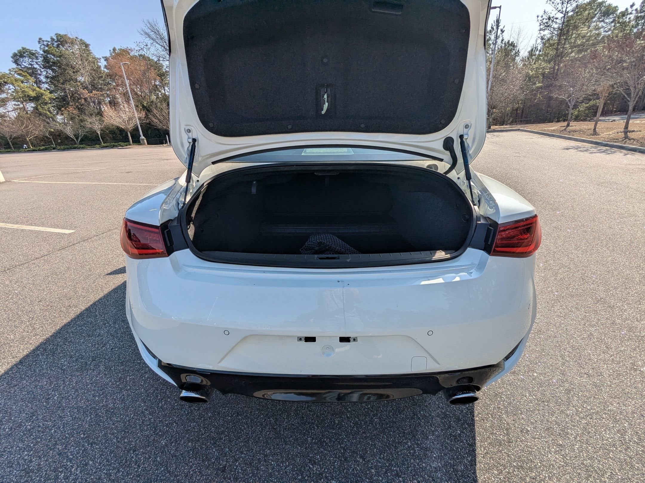 2022 INFINITI Q60 LUXE