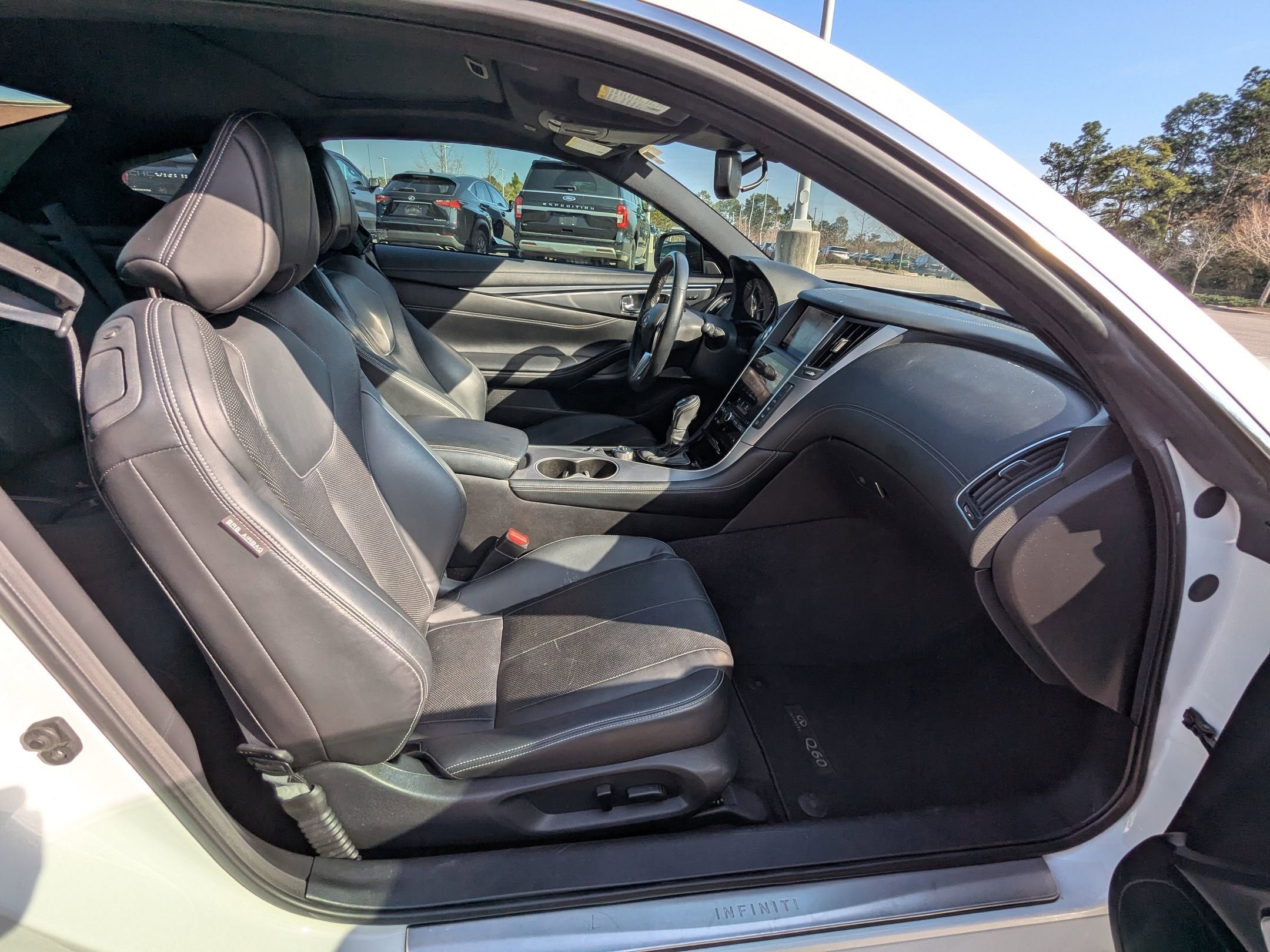 2022 INFINITI Q60 LUXE