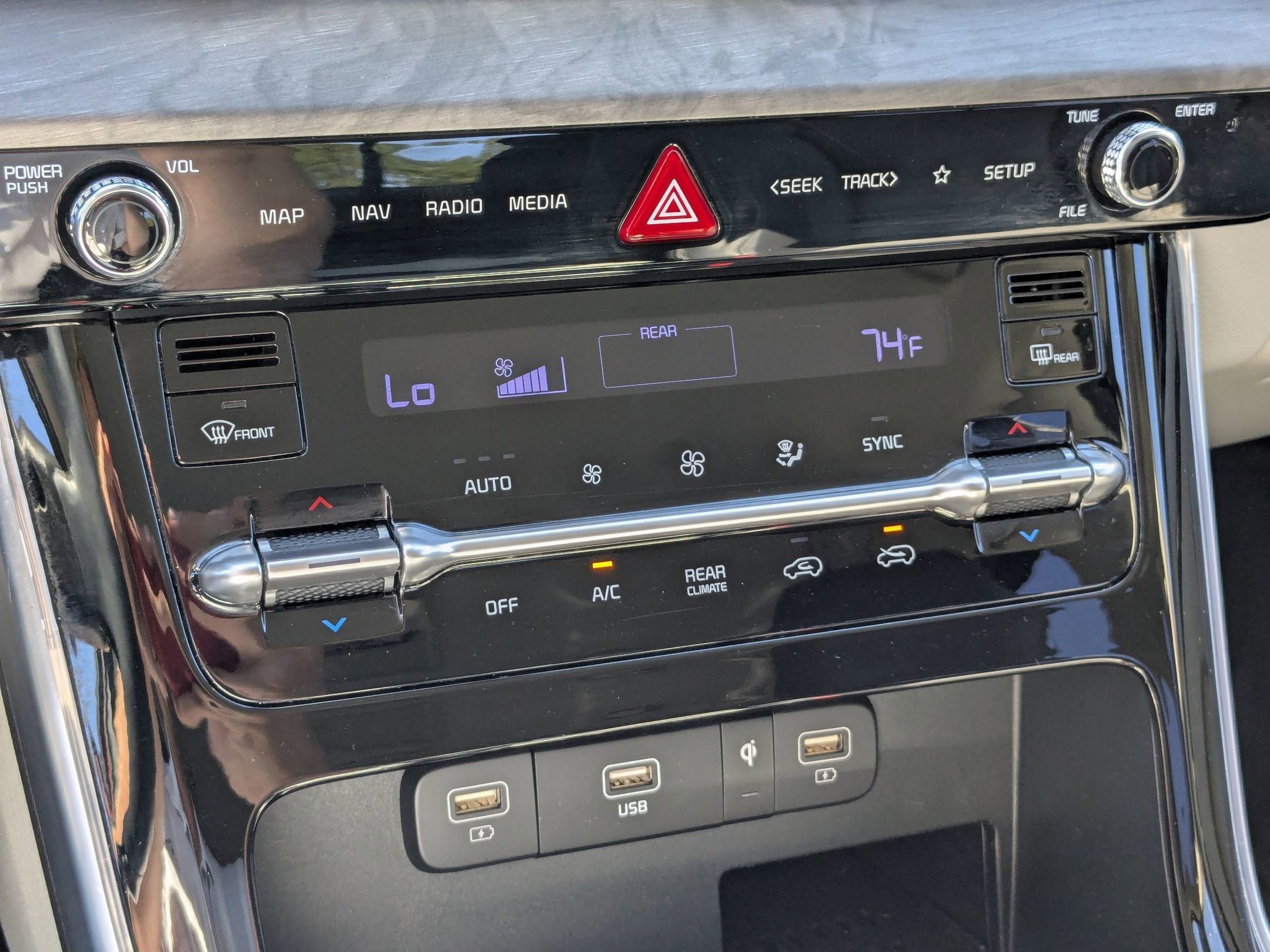 2023 Kia Carnival SX