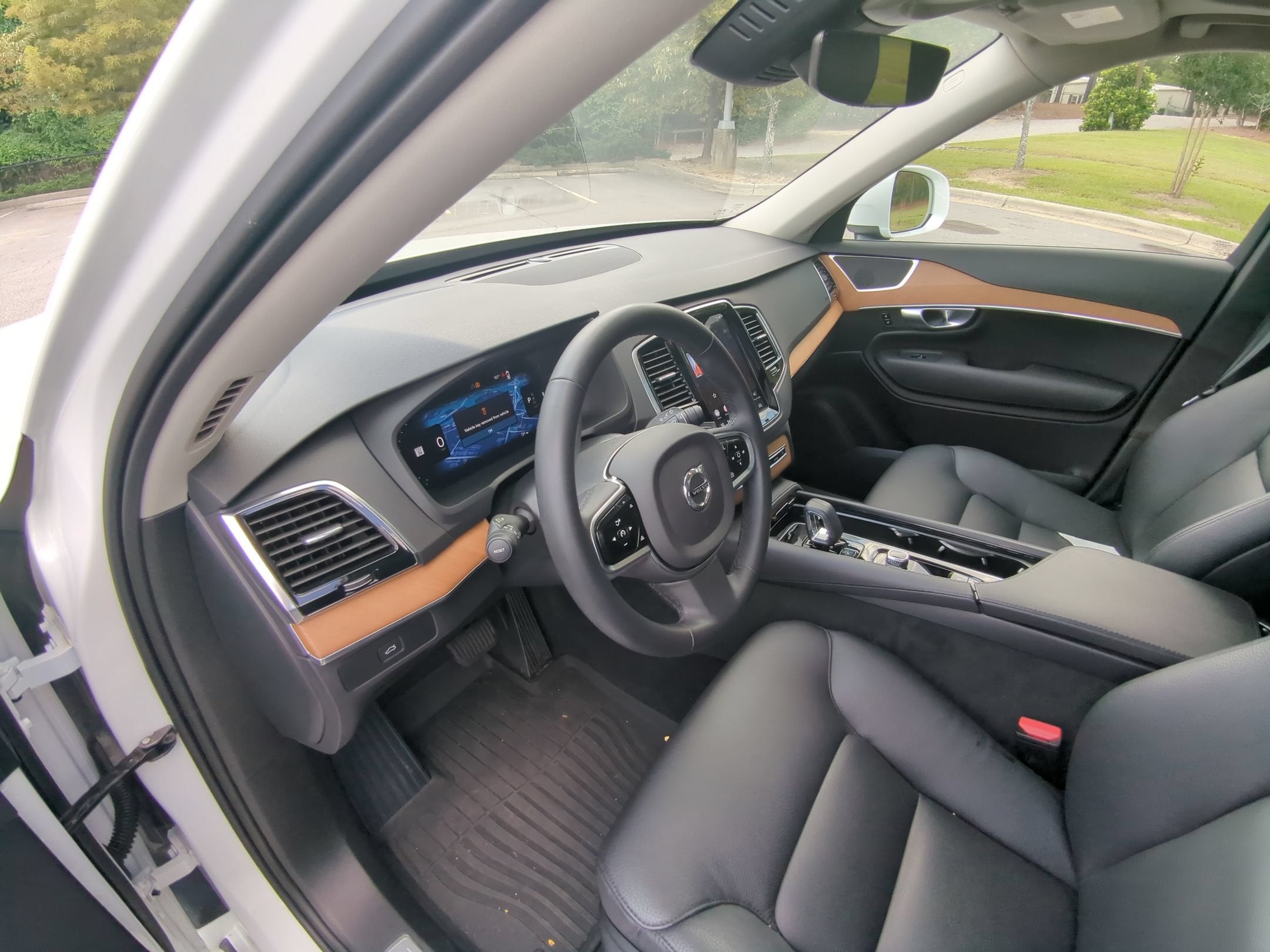 2024 Volvo XC90 Plus Bright Theme