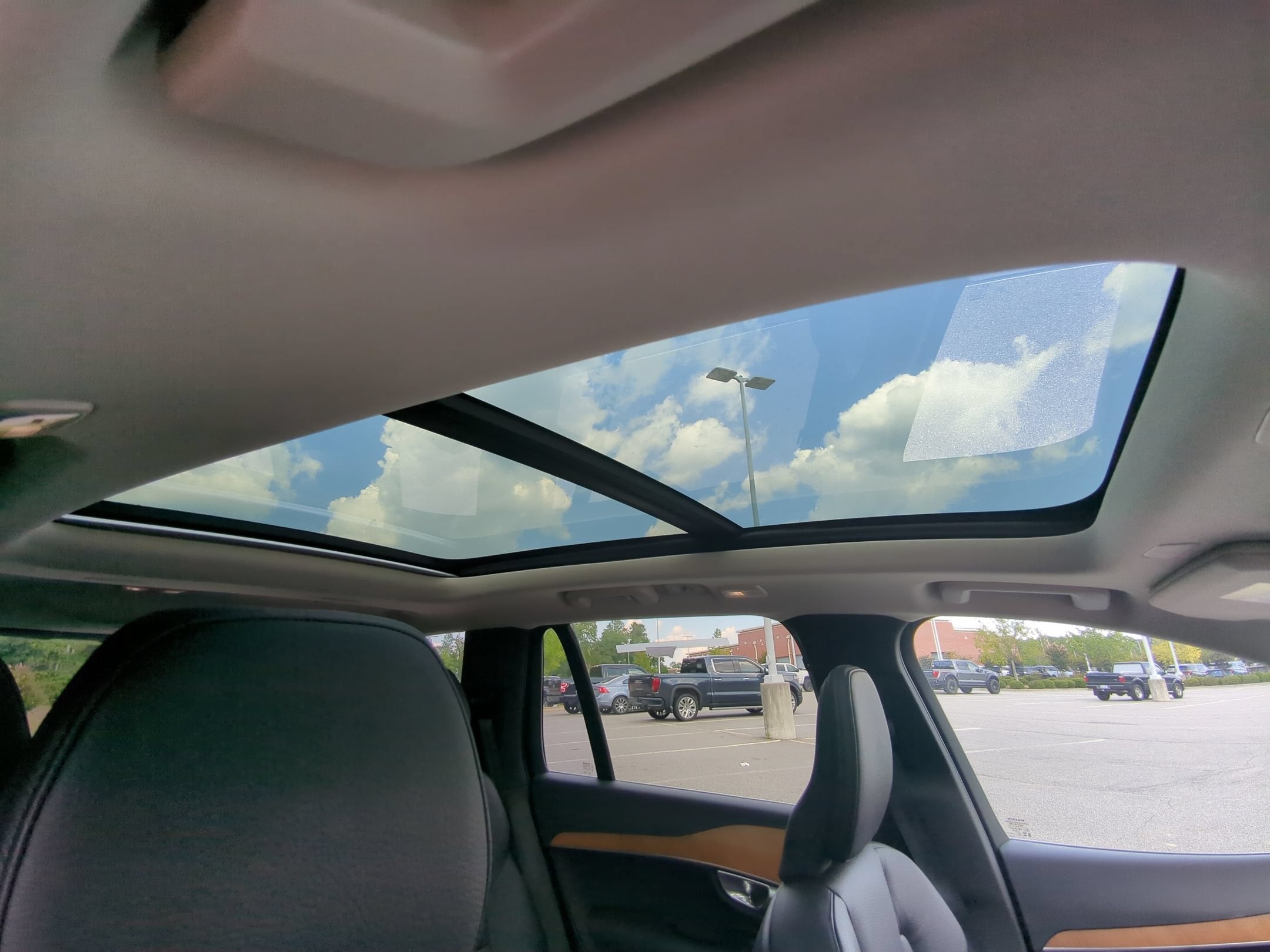 2024 Volvo XC90 Plus Bright Theme