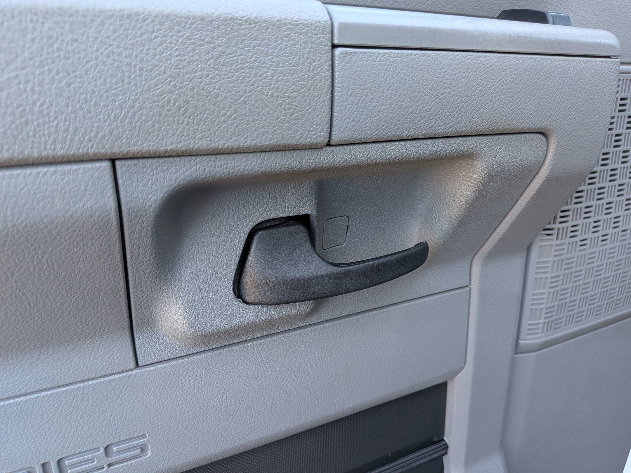 2024 Ford E-Series Cutaway Base