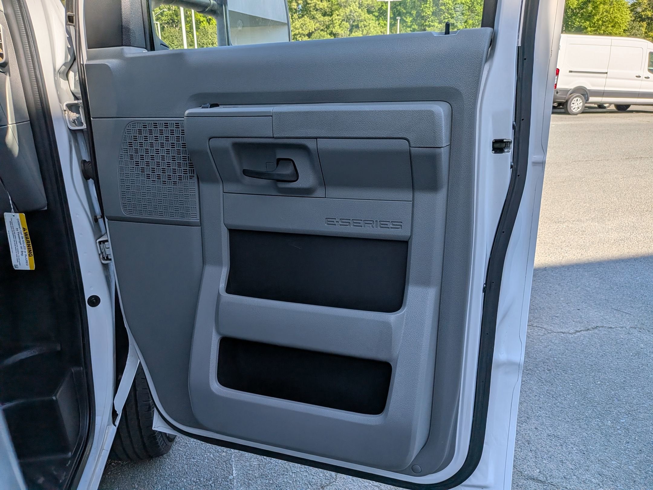 2024 Ford E-Series Cutaway Base