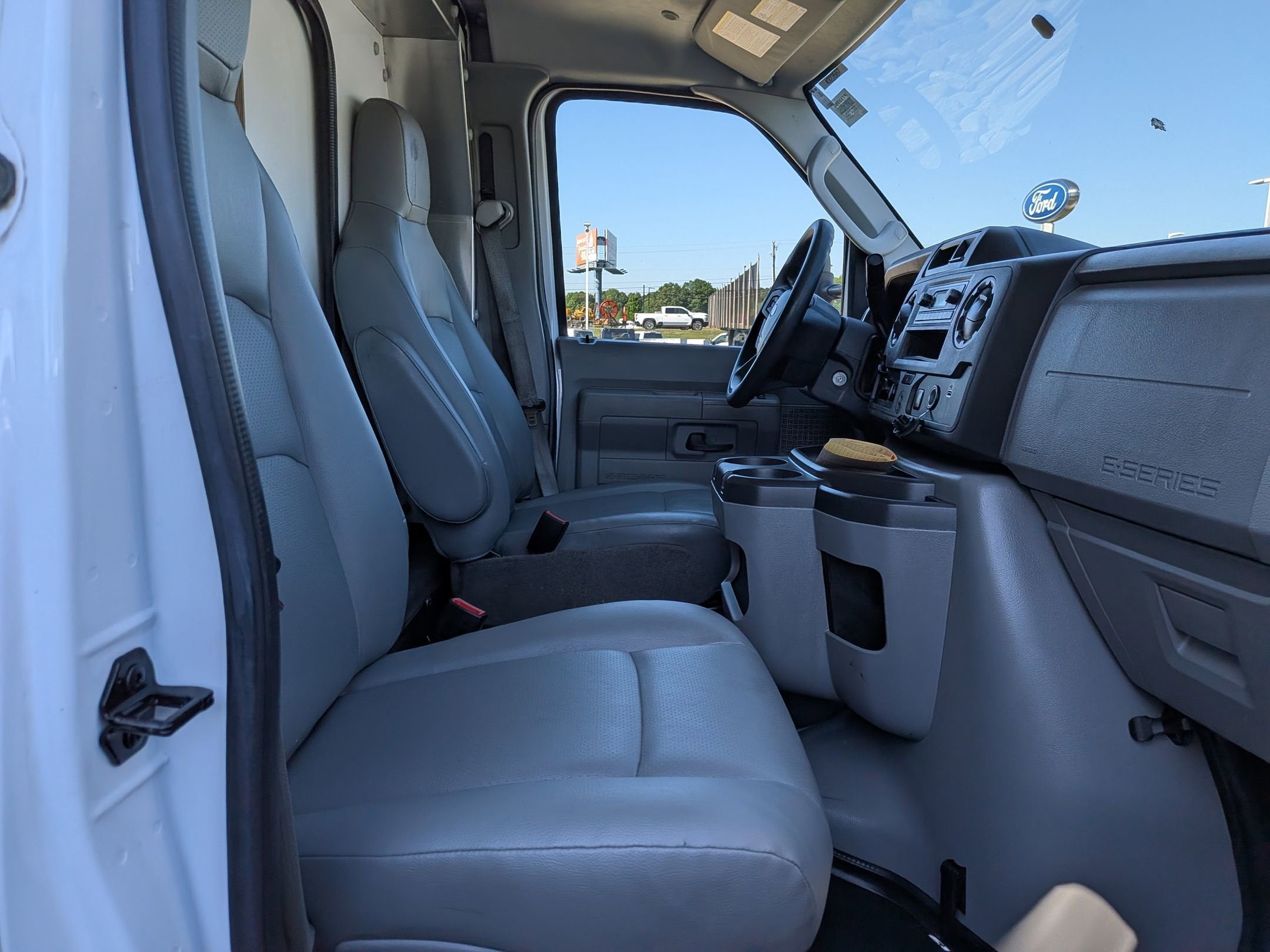 2024 Ford E-Series Cutaway Base