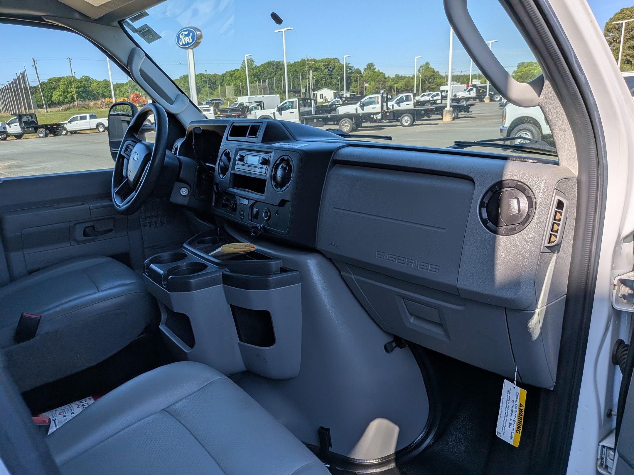 2024 Ford E-Series Cutaway Base