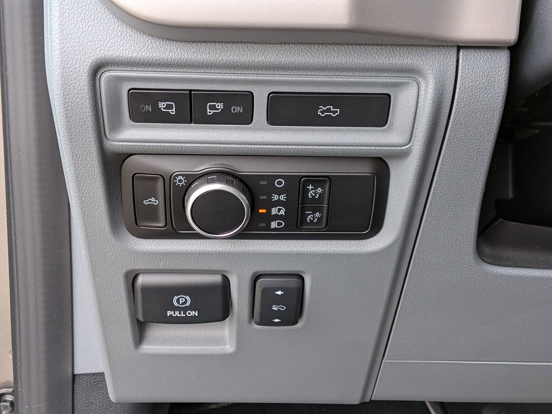 2023 Ford F-150 Lightning XLT