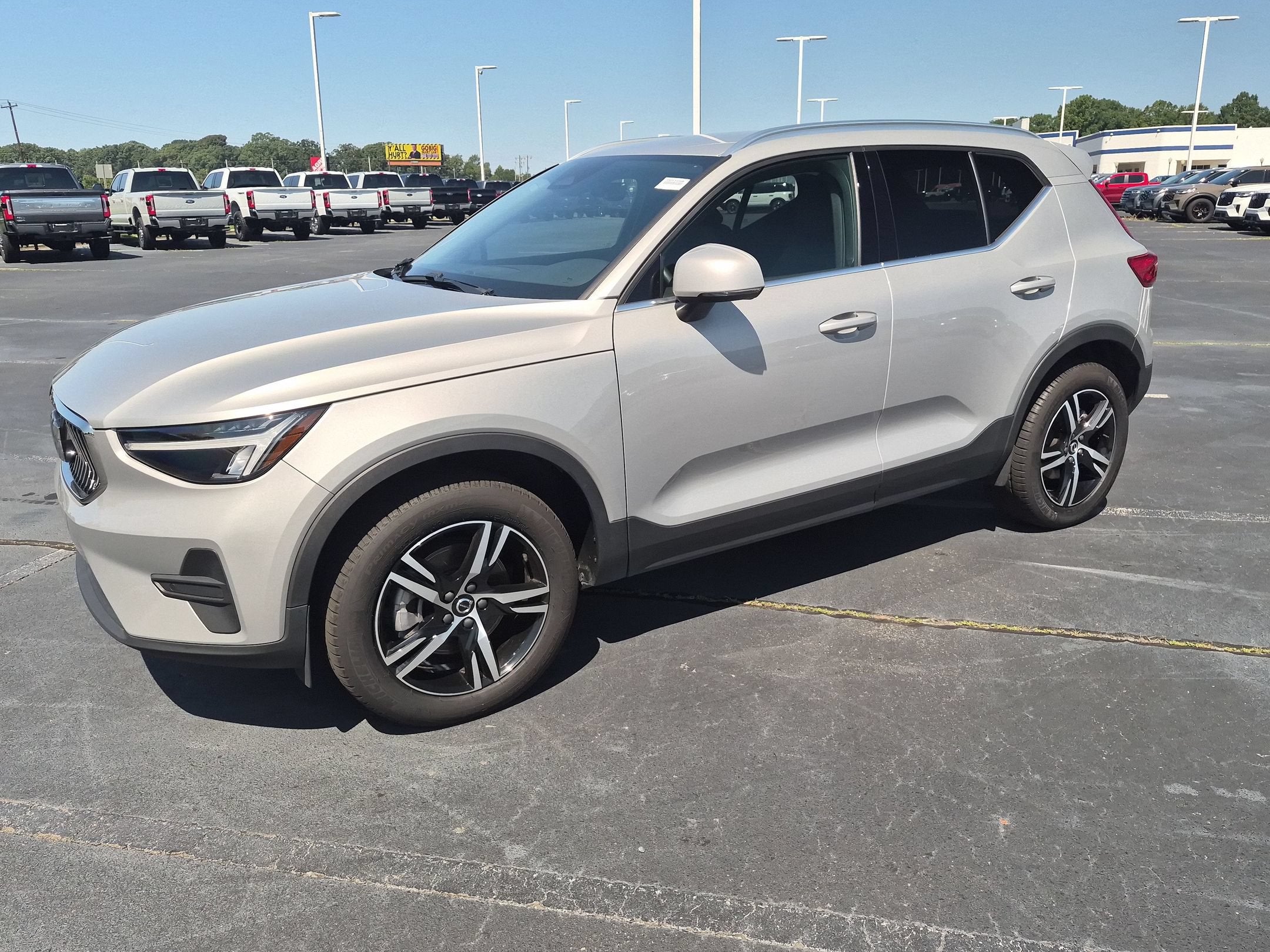 2025 Volvo XC40 Core Bright Theme