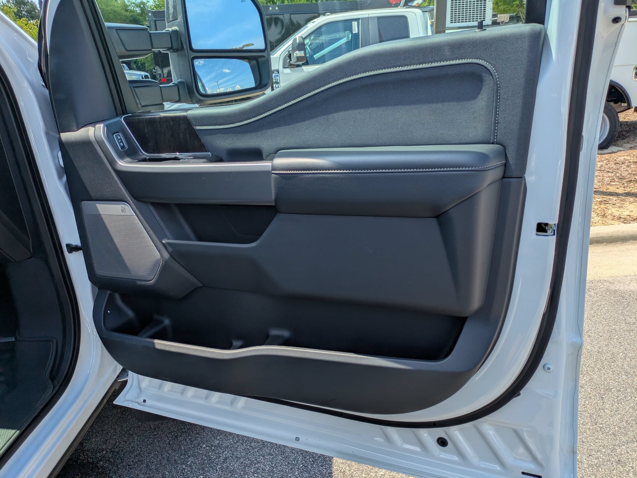 2025 Ford Super Duty F-450 DRW LARIAT