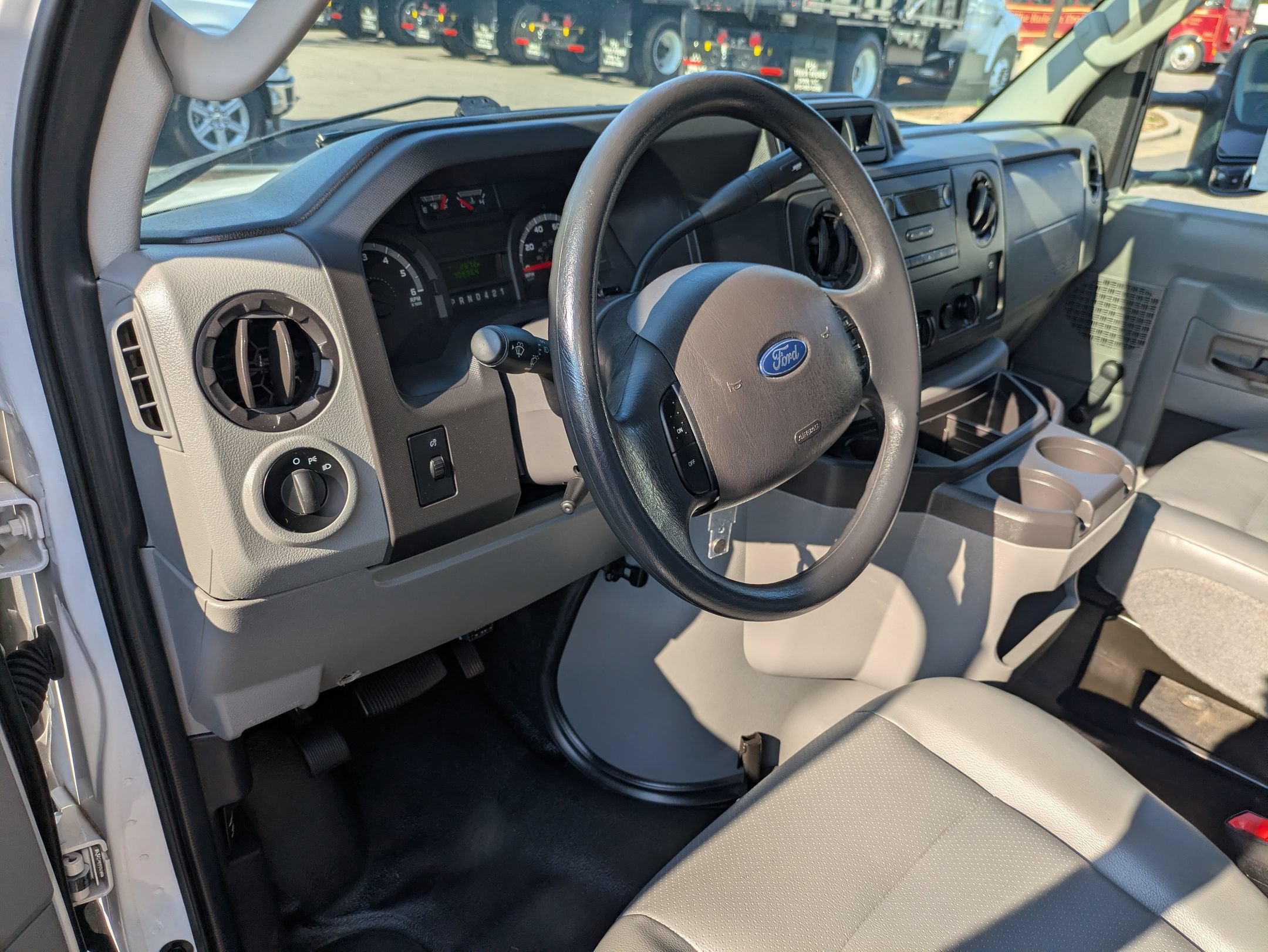 2018 Ford E-Series Cutaway Base